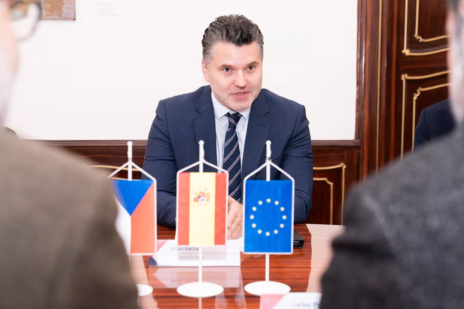 Comitiva oscense en la Biblioteca Havel de Praga y Bohemia central