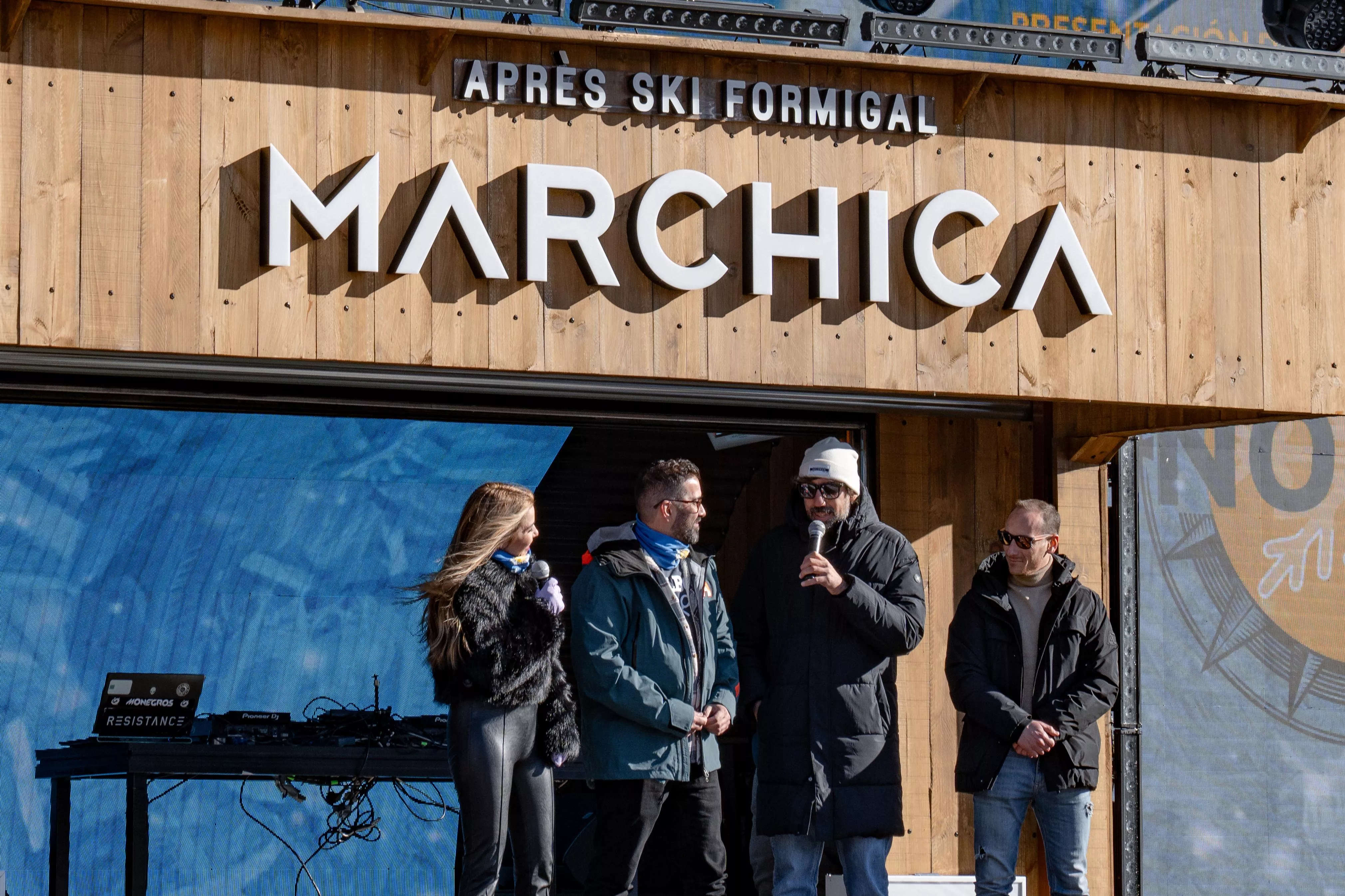Presentación del programa en Marchica con la cantante Natalia y representantes de la CARTV