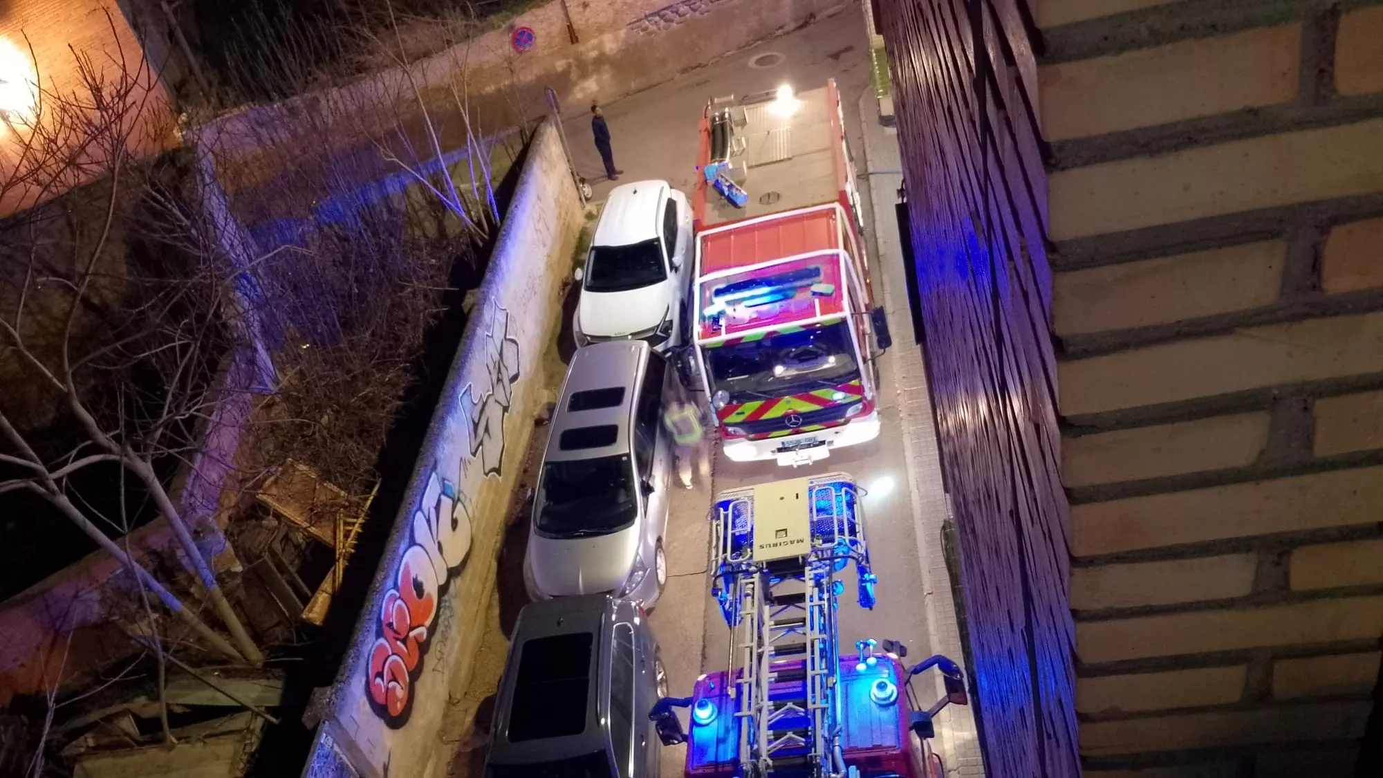 Los Bomberos de Huesca han sido alertados de un incendio en una vivienda de la calle Cleriguech. Los Bomberos de Huesca han sido alertados de un incendio en una vivienda de la calle Cleriguech.