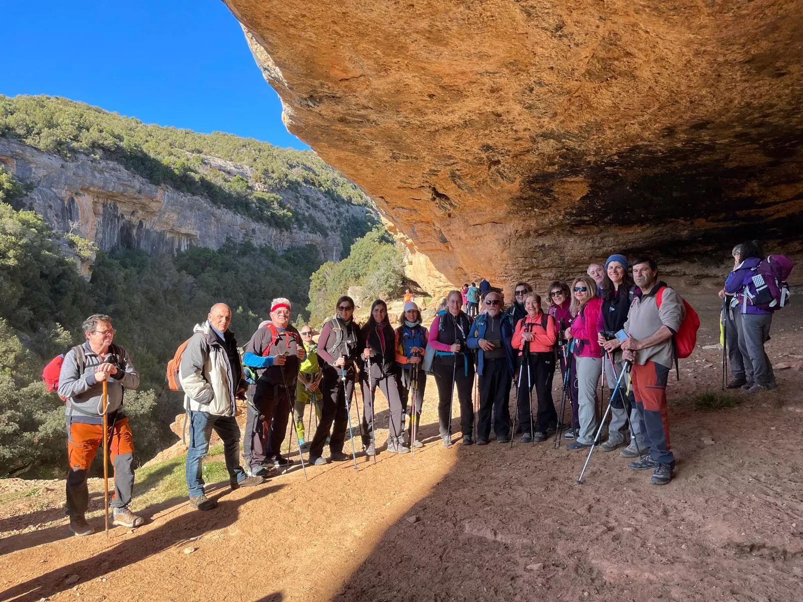 Barrancos, cuevas y bosques por la falda de Guara. Foto Peña Guara