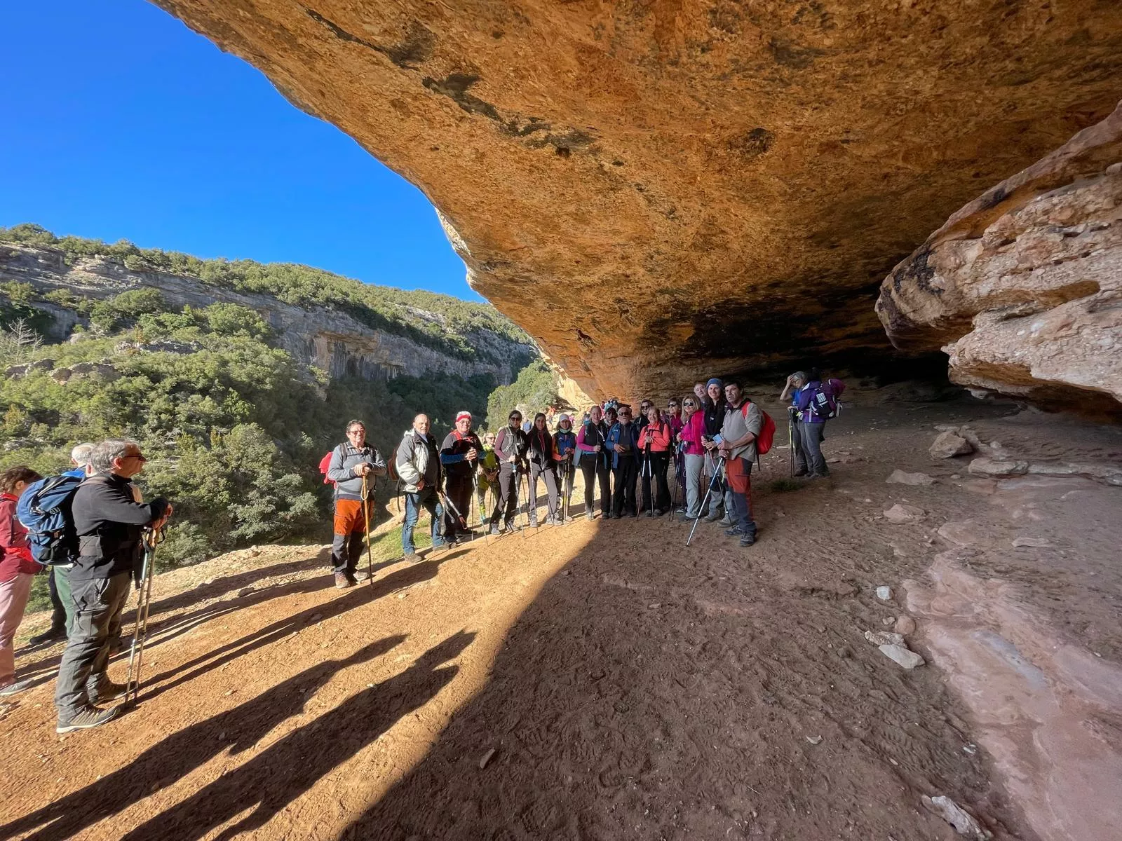 Barrancos, cuevas y bosques por la falda de Guara. Foto Peña Guara