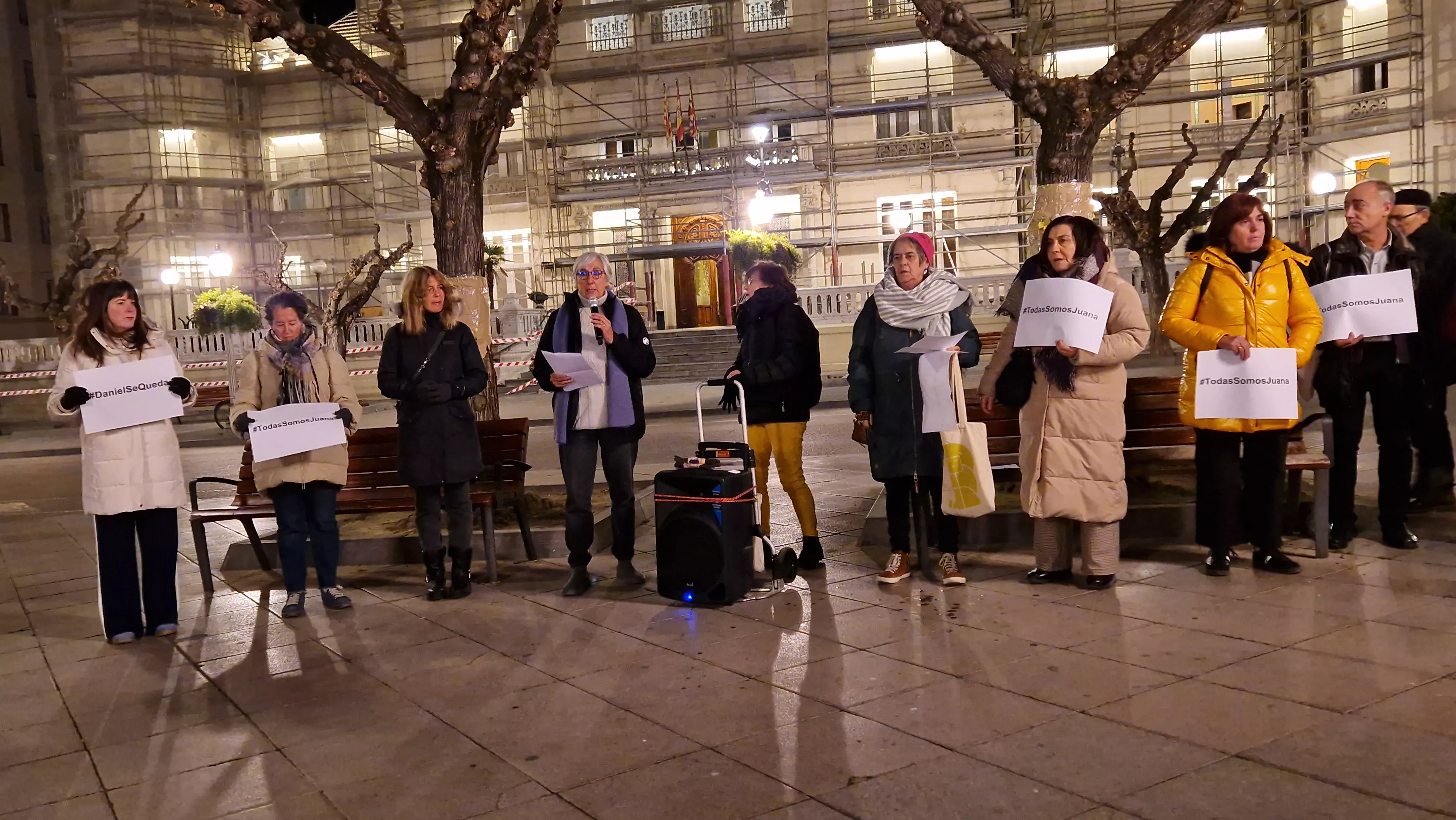 Concentración en Huesca en apoyo a Juana Rivas y su hijo Daniel. Foto Myriam Martínez 