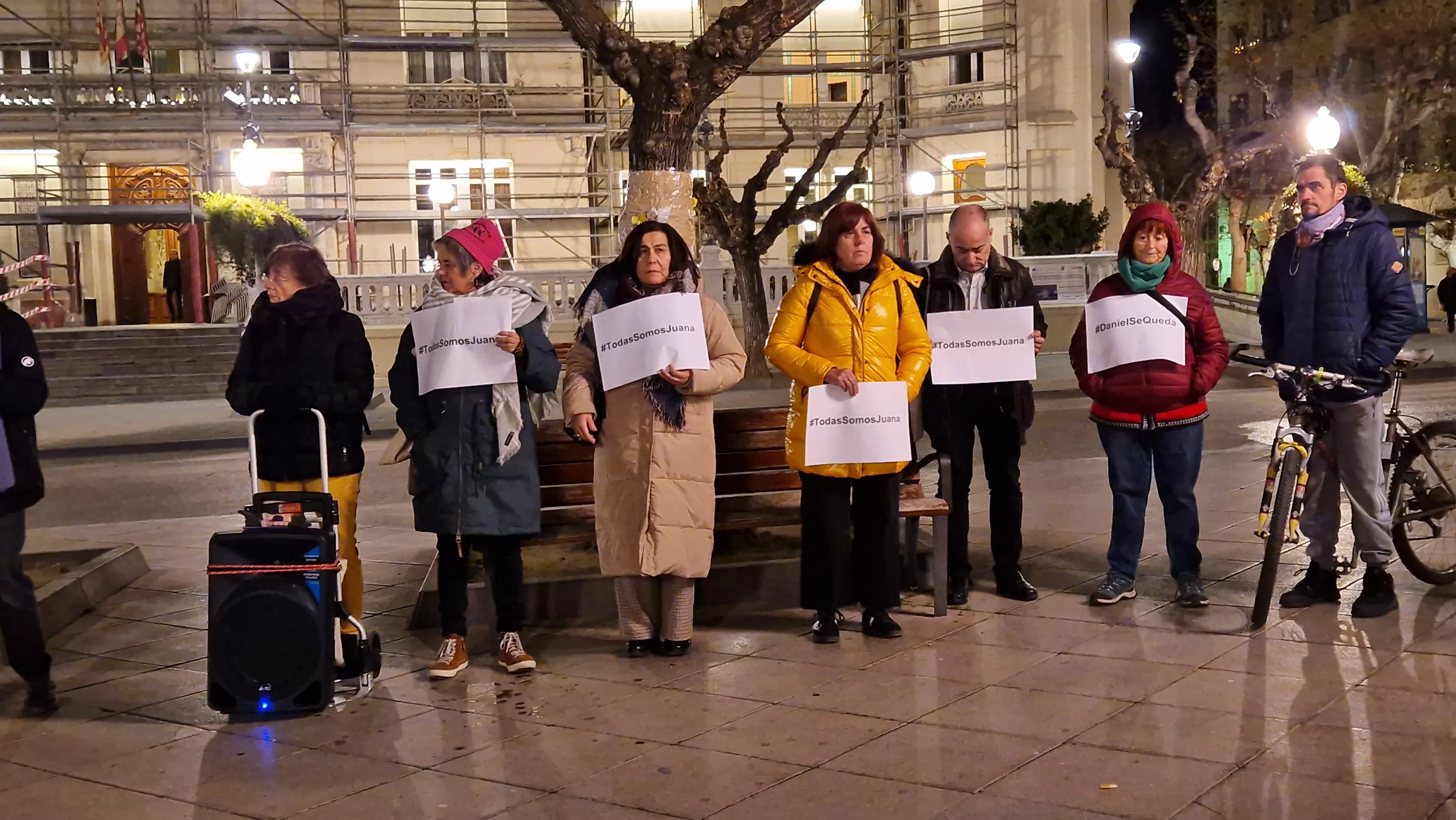 Concentración en Huesca en apoyo a Juana Rivas y su hijo Daniel. Foto Myriam Martínez 