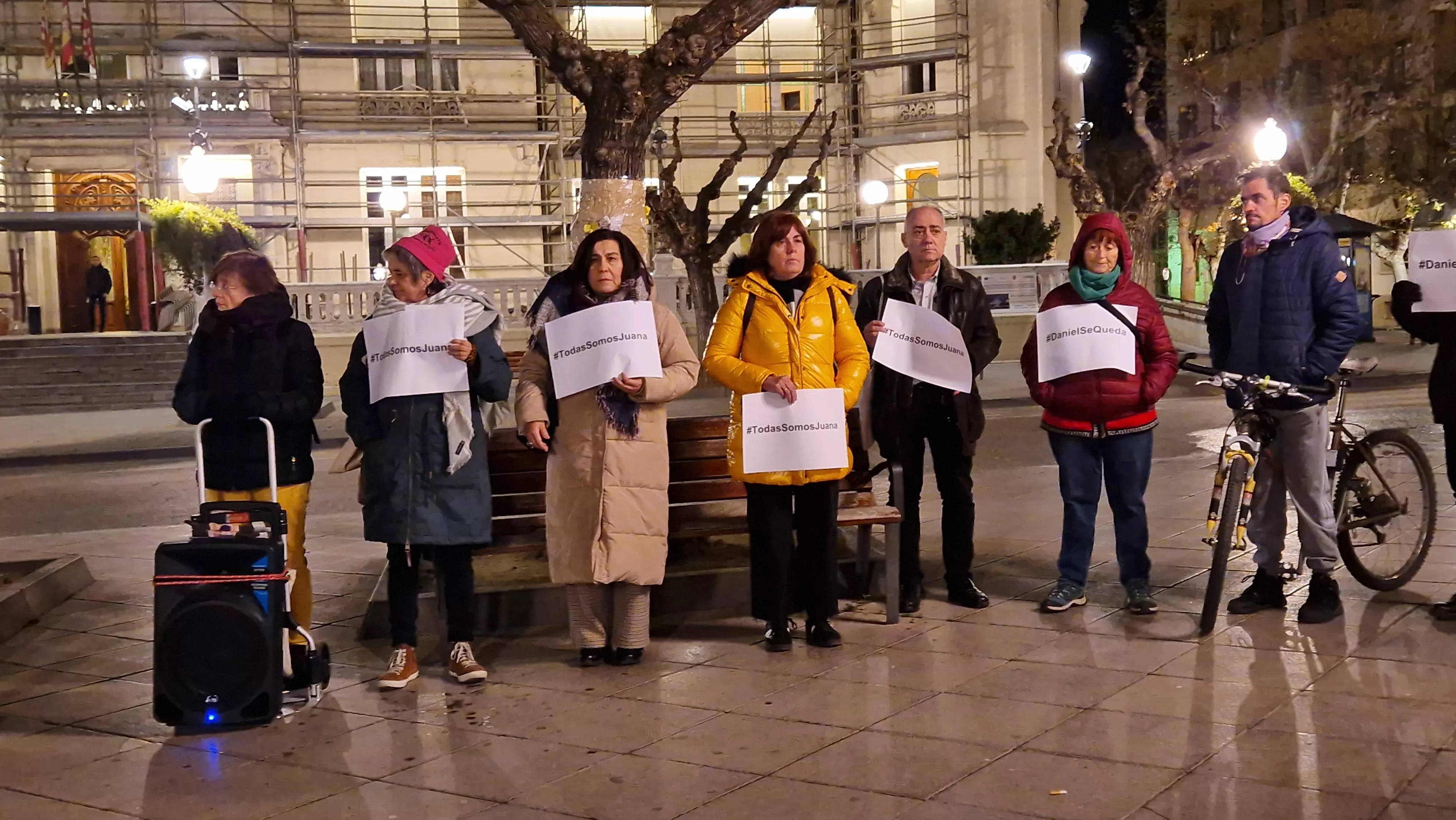 Concentración en Huesca en apoyo a Juana Rivas y su hijo Daniel. Foto Myriam Martínez 