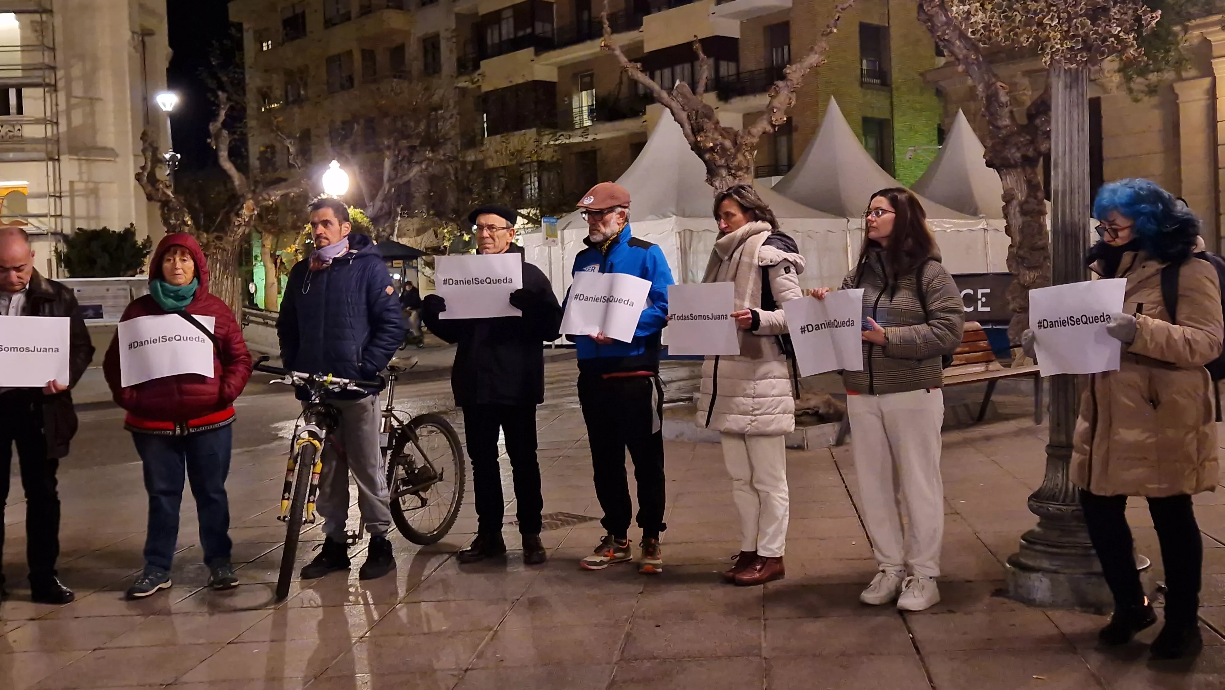 Concentración en Huesca en apoyo a Juana Rivas y su hijo Daniel. Foto Myriam Martínez 