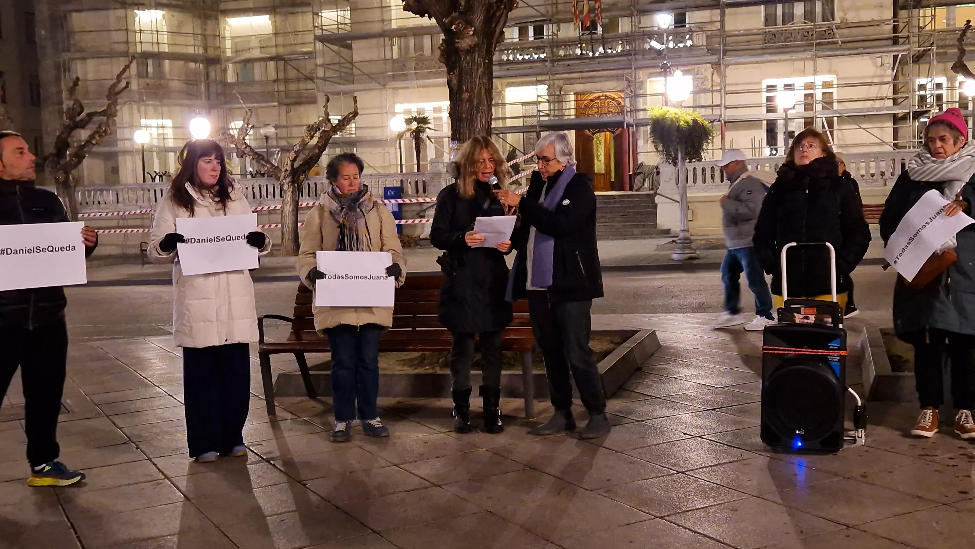 Concentración en Huesca en apoyo a Juana Rivas y su hijo Daniel. Foto Myriam Martínez 