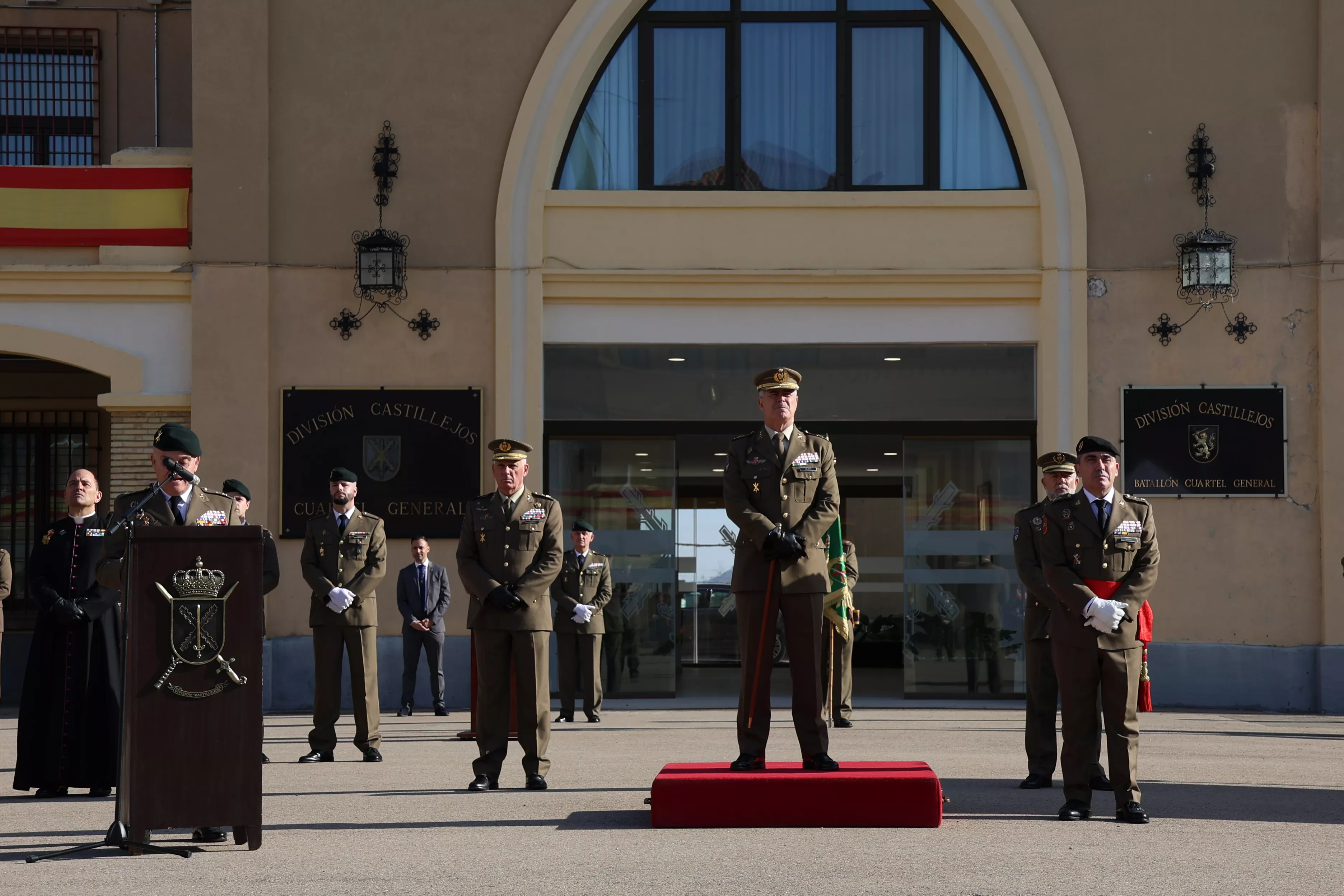 Toma de posesión del general Cepeda como jefe de la División Castillejos. Foto División Castillejos