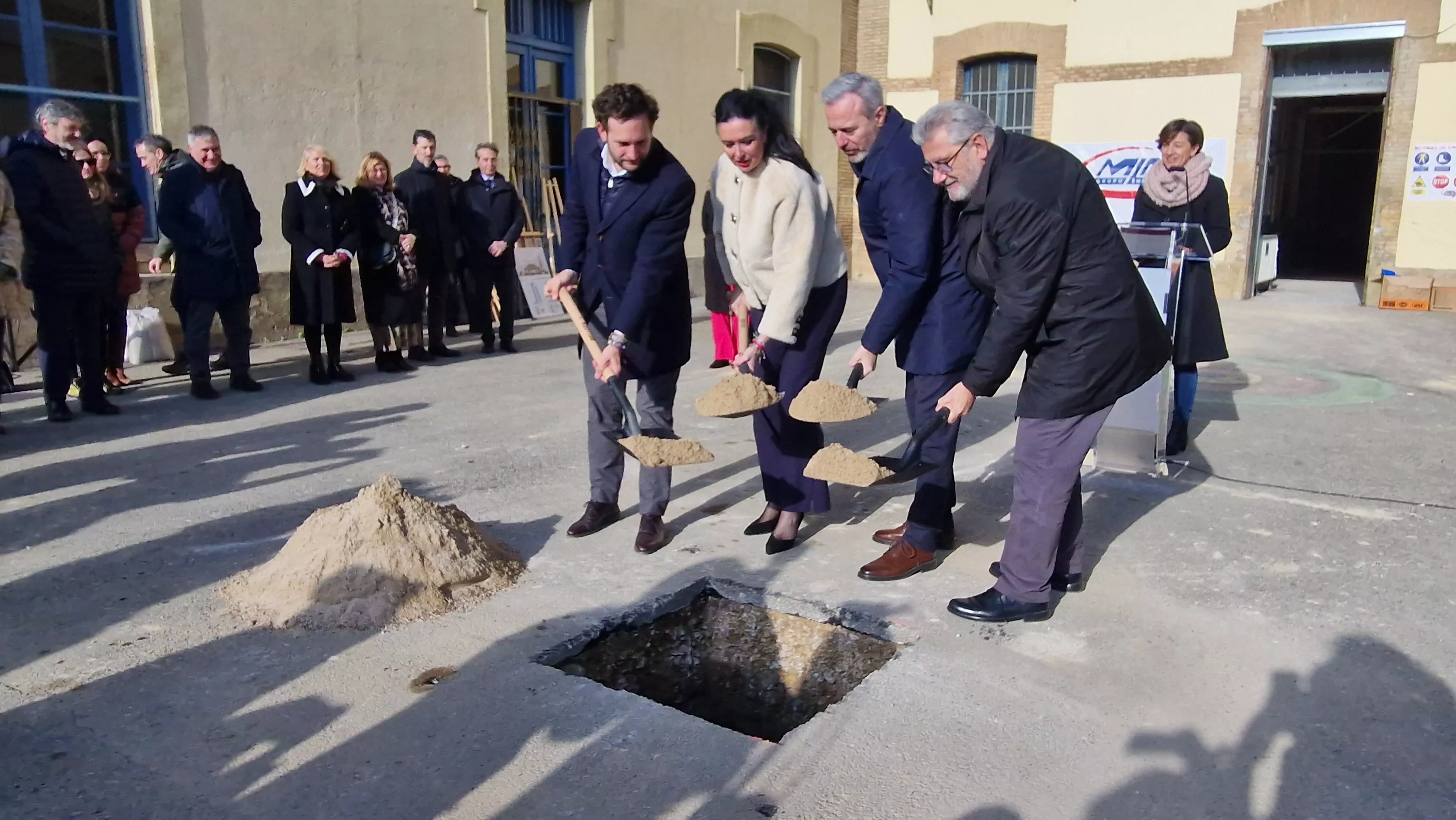 Primera piedra de la Facultad de Medicina de Huesca. Foto Myriam Martínez 