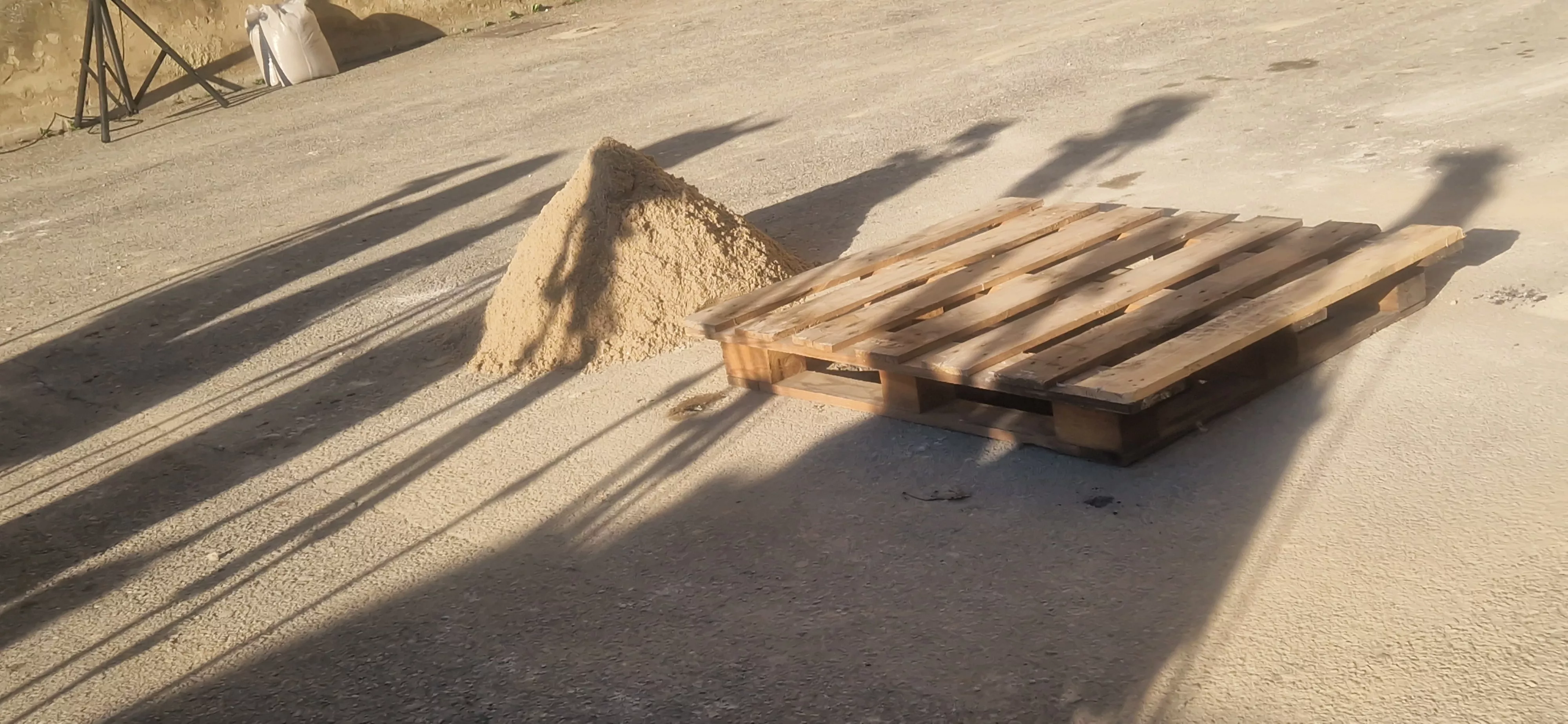 Primera piedra de la Facultad de Medicina de Huesca. Foto Myriam Martínez 