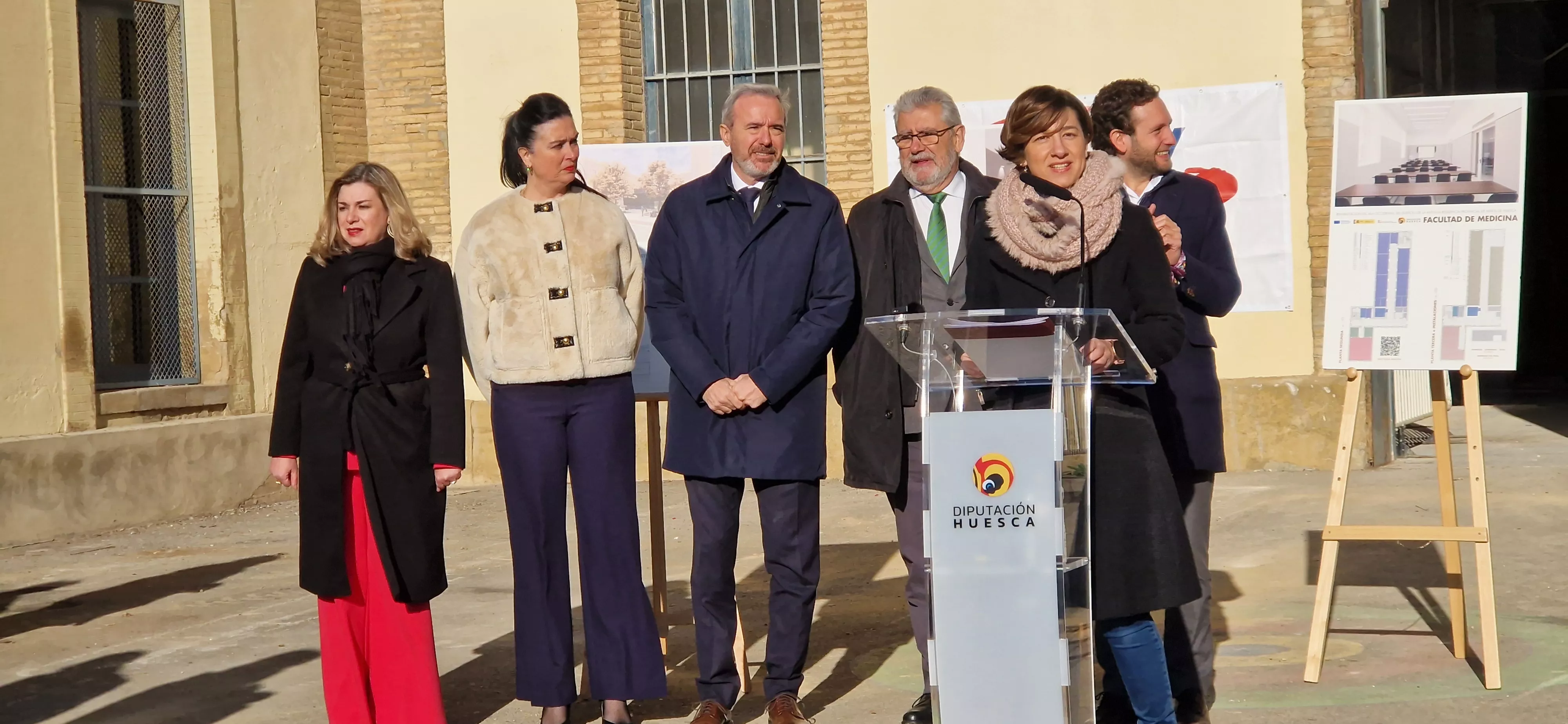 Primera piedra de la Facultad de Medicina de Huesca. Foto Myriam Martínez 