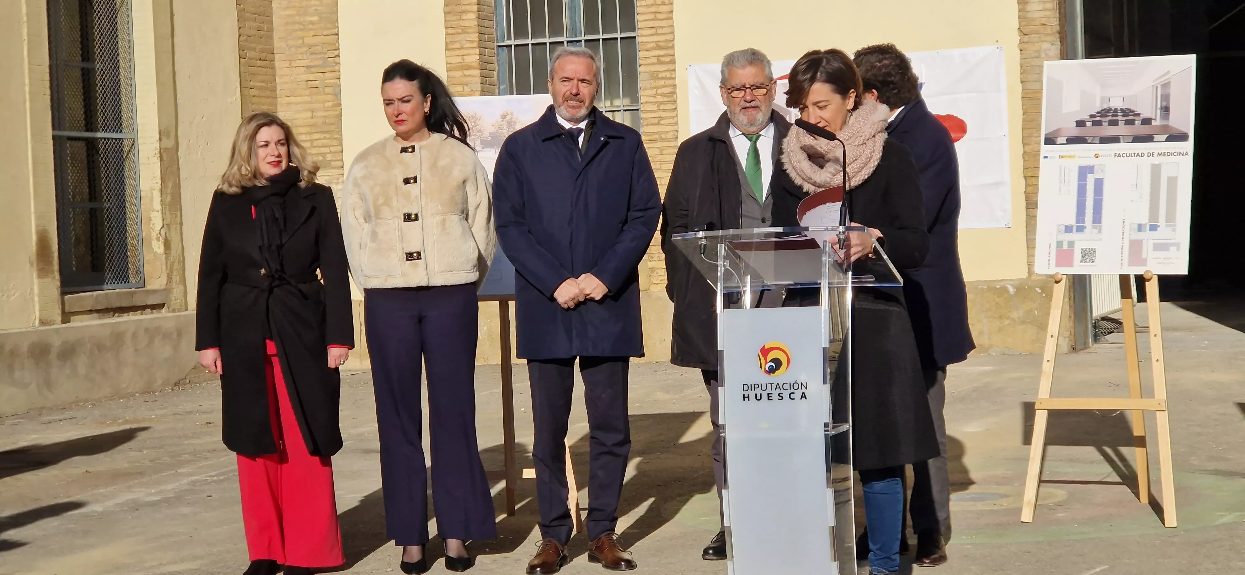 Primera piedra de la Facultad de Medicina de Huesca. Foto Myriam Martínez 