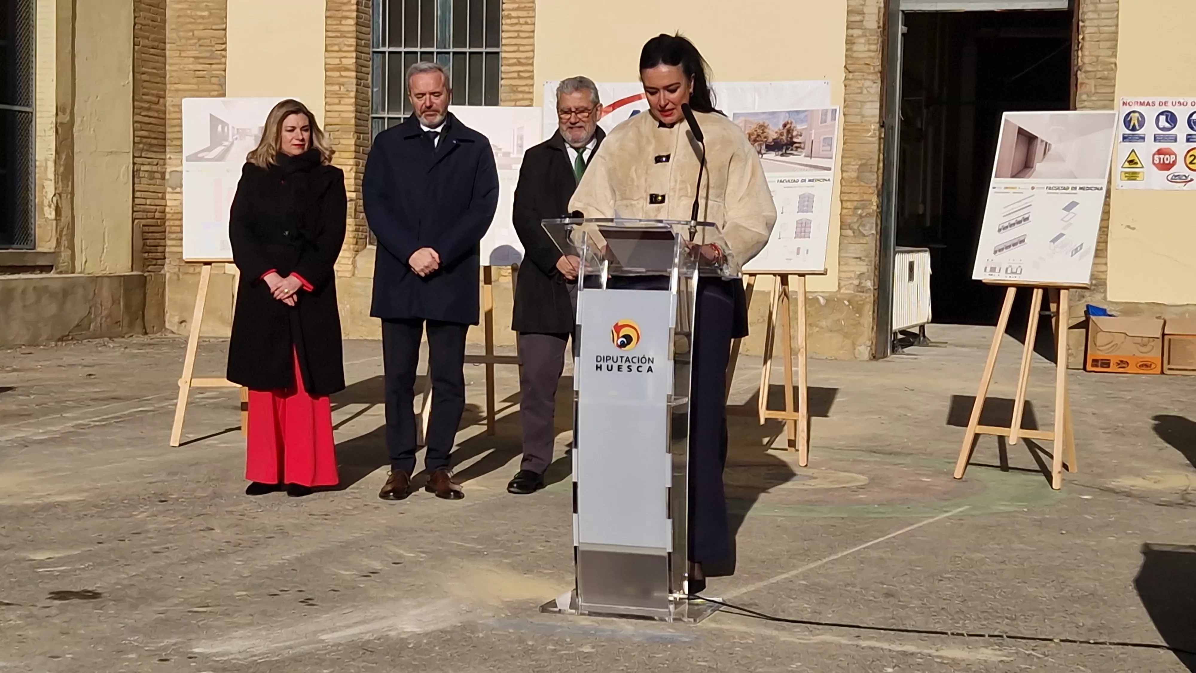 Primera piedra de la Facultad de Medicina de Huesca. Foto Myriam Martínez 