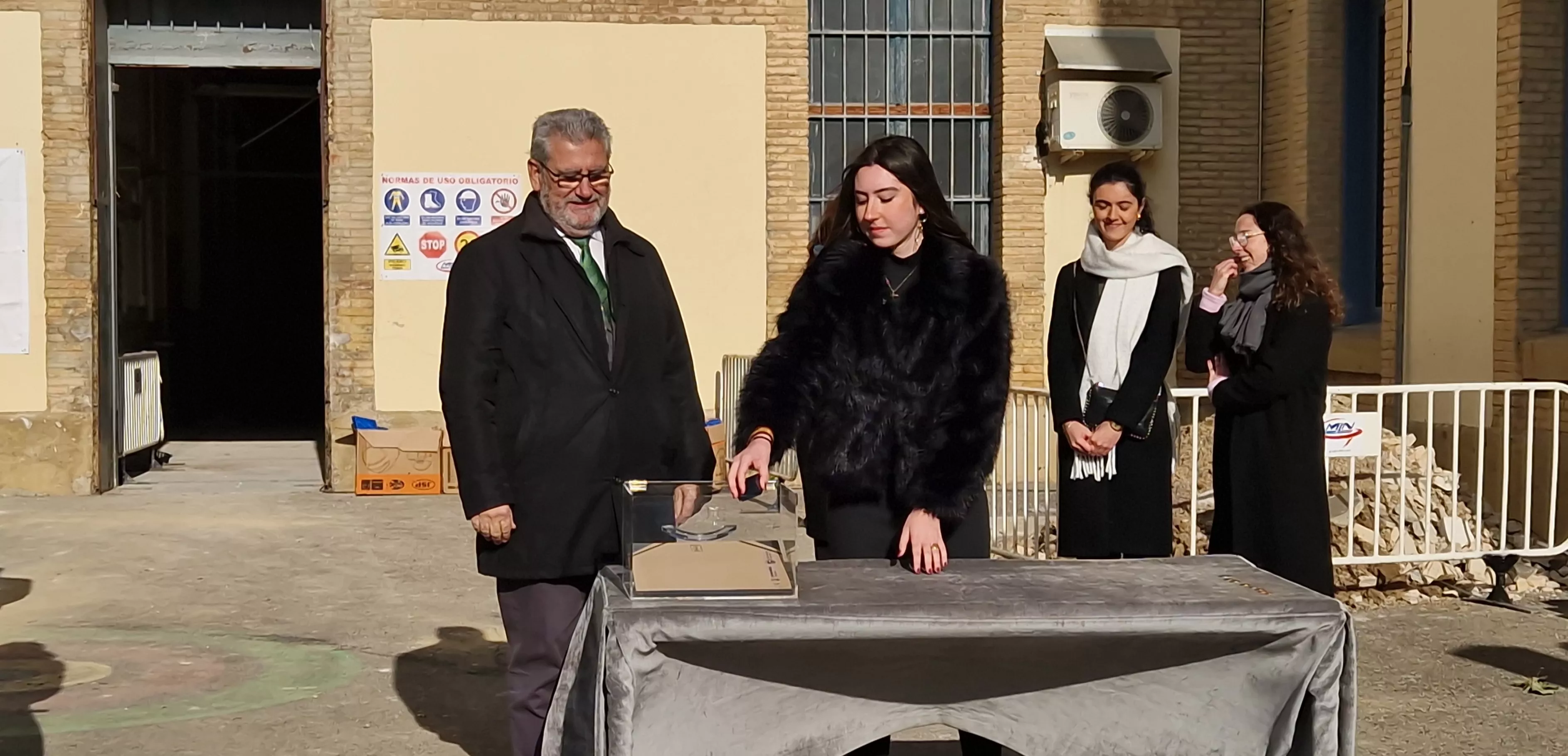 Primera piedra de la Facultad de Medicina de Huesca. Foto Myriam Martínez 