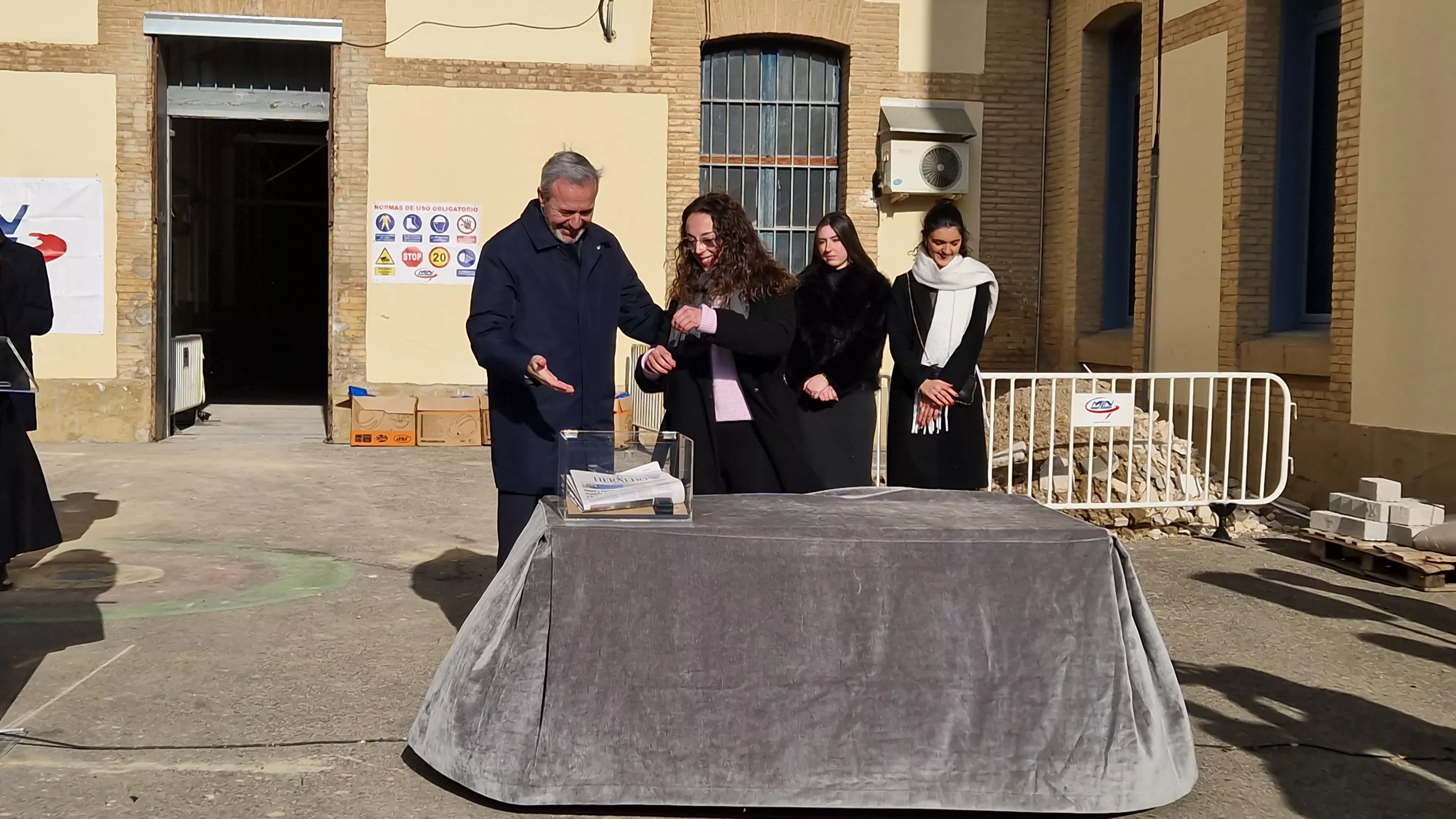 Primera piedra de la Facultad de Medicina de Huesca. Foto Myriam Martínez 