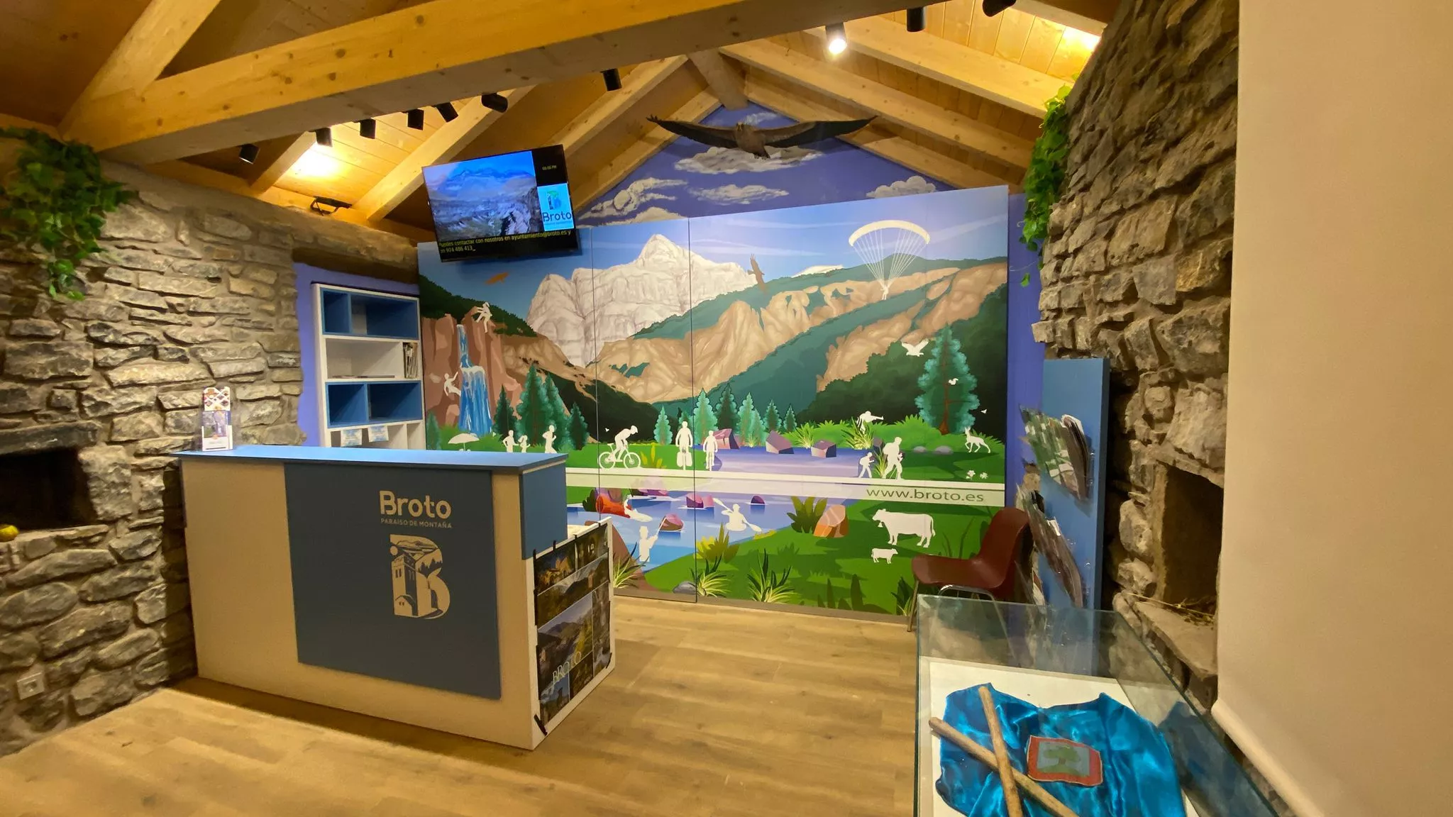 Nueva oficina de turismo de Broto.