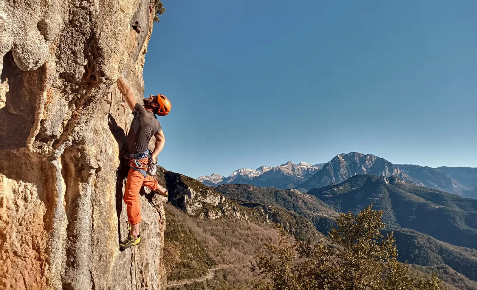 Escalada del Club de Montaña Nabaín.