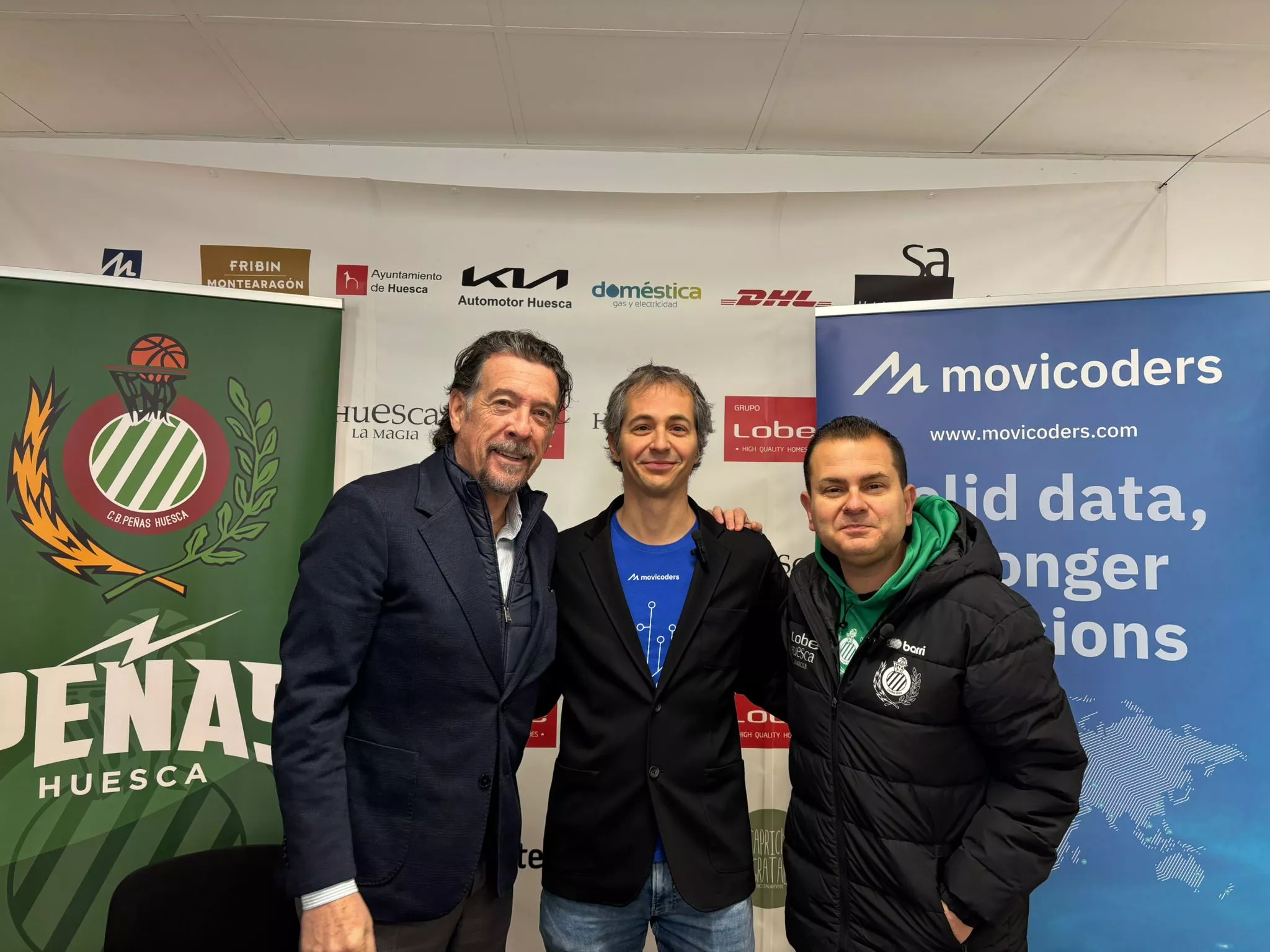 Luis Périz, Carmelo Marín y Rafa Sanz en la previa de Cultural Leonesa Lobe Huesca la Magia