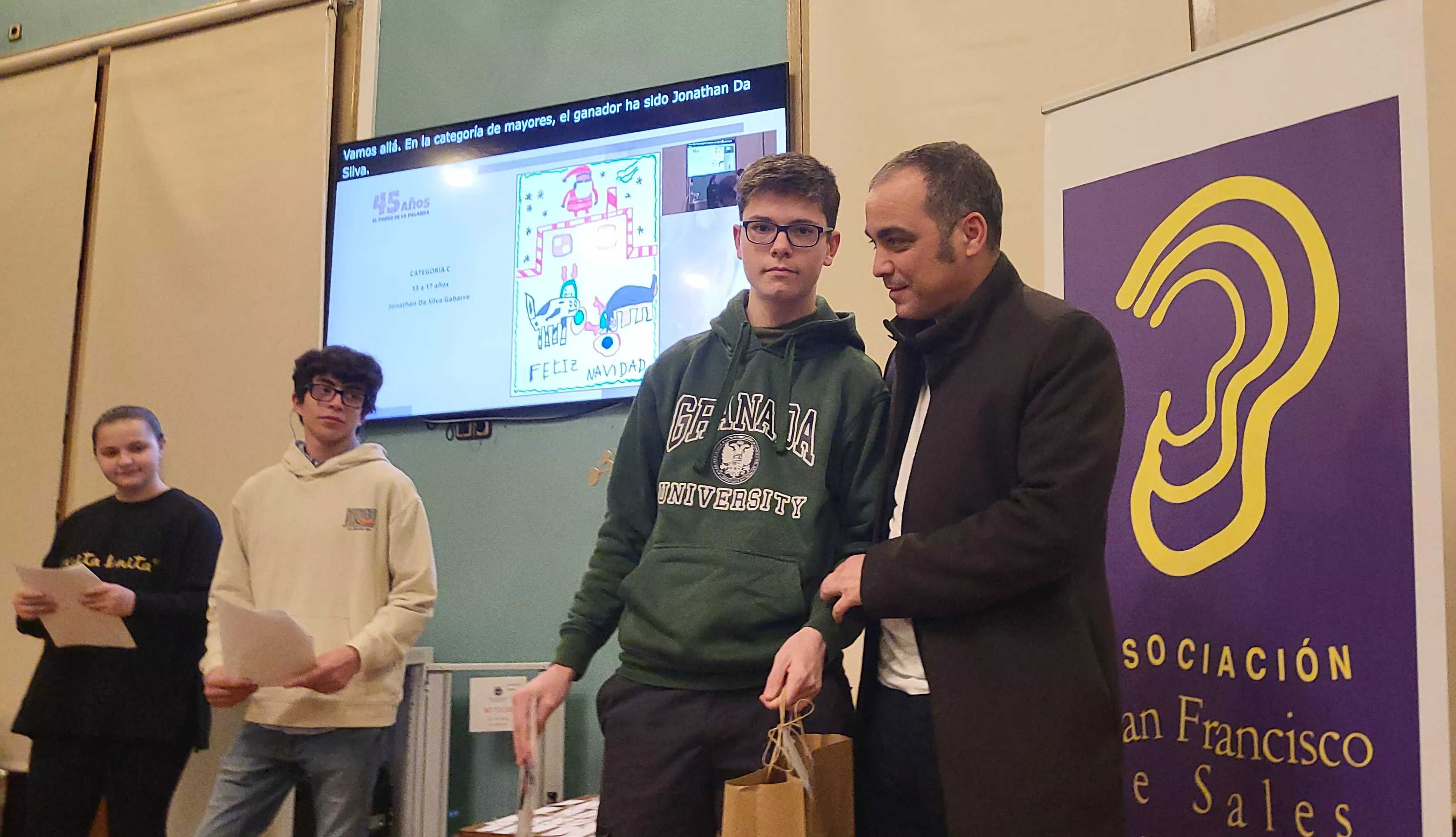 Jonathan Da Silva recoge su galardón. Foto Mercedes Manterola