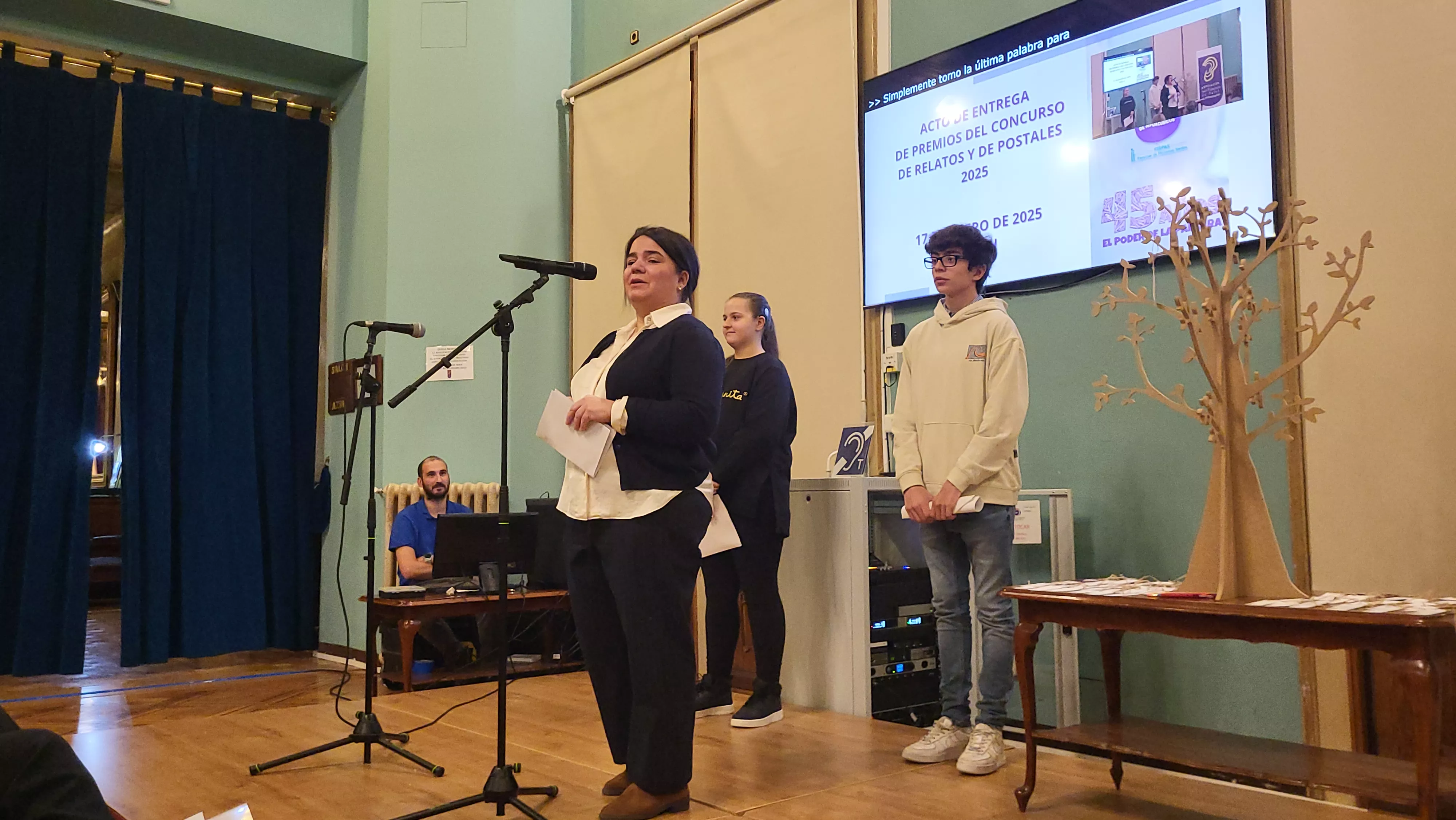 Acto de entrega de premios del IX Concurso de Relatos Cortos de la Asociación de Hipoacúsicos de Huesca. Foto Mercedes Manterola