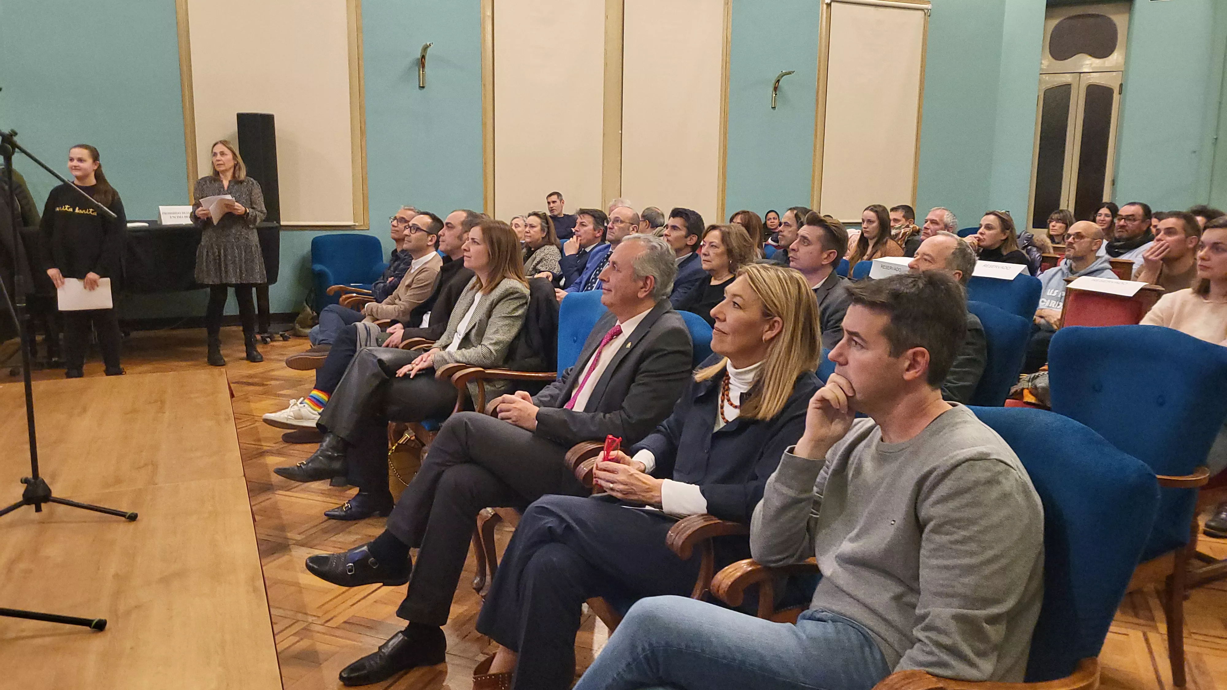 Acto de entrega de premios del IX Concurso de Relatos Cortos de la Asociación de Hipoacúsicos de Huesca. Foto Mercedes Manterola