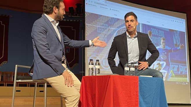 Isaac Claver, presentando a Álex Isaac Claver, presentando a Álex