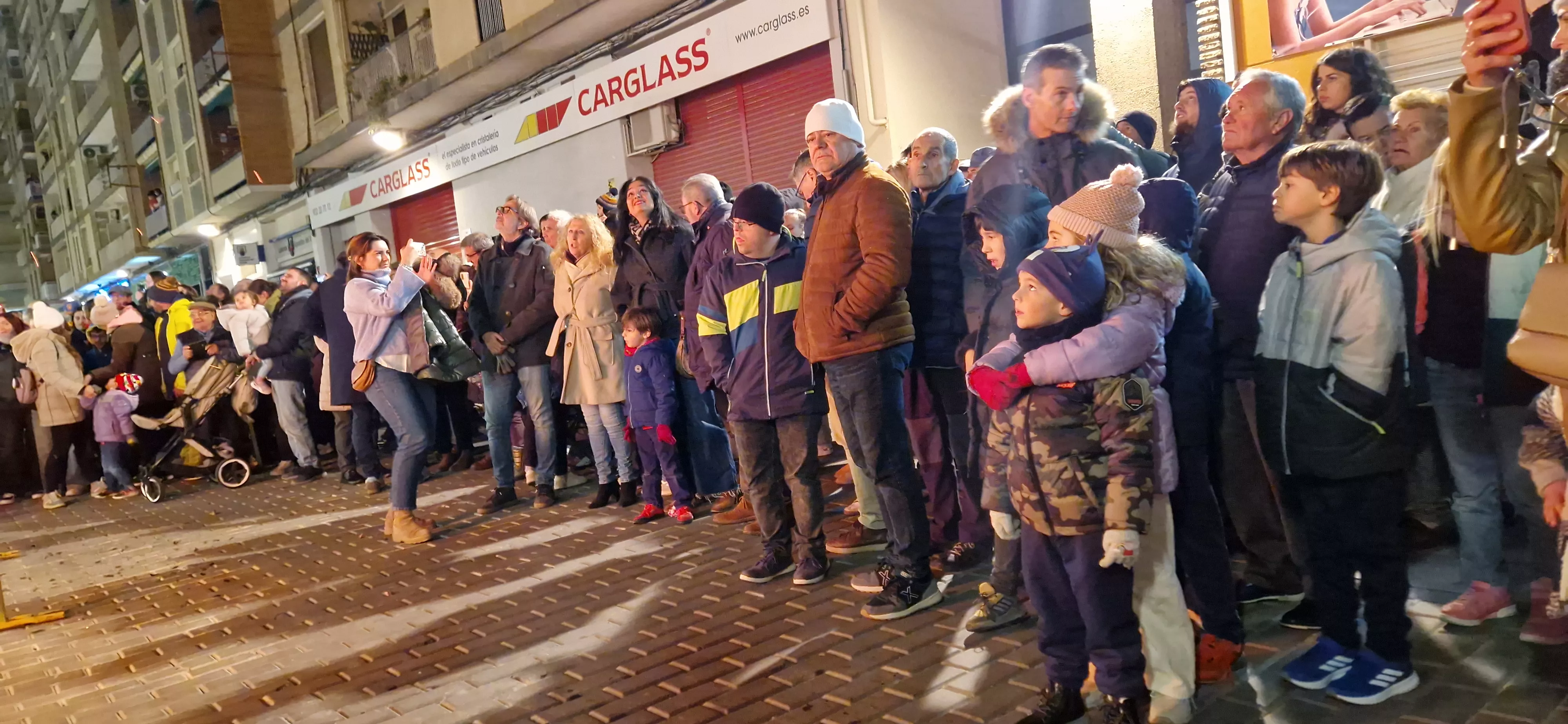 Hoguera de San Antón y reparto de patatas en la plaza Santa Clara. Foto Myriam Martínez 
