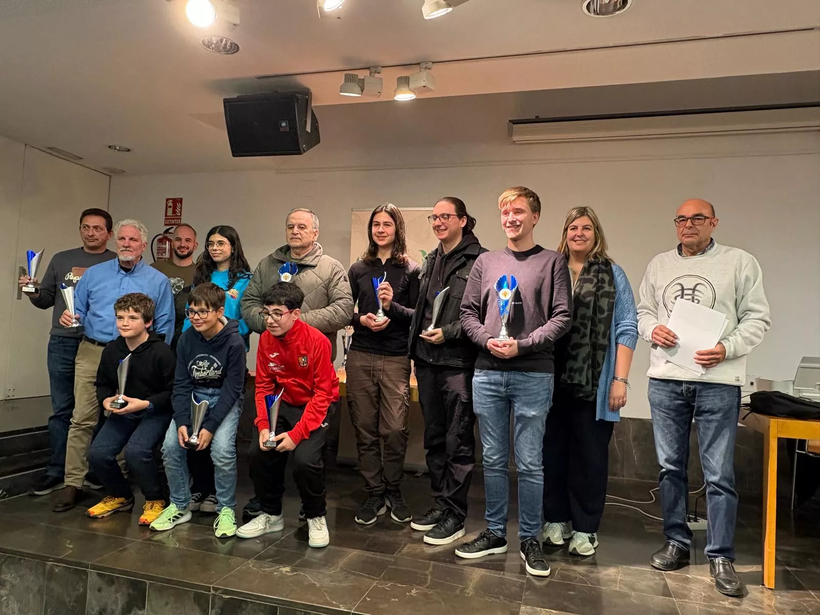 Foto de familia de los premiados.