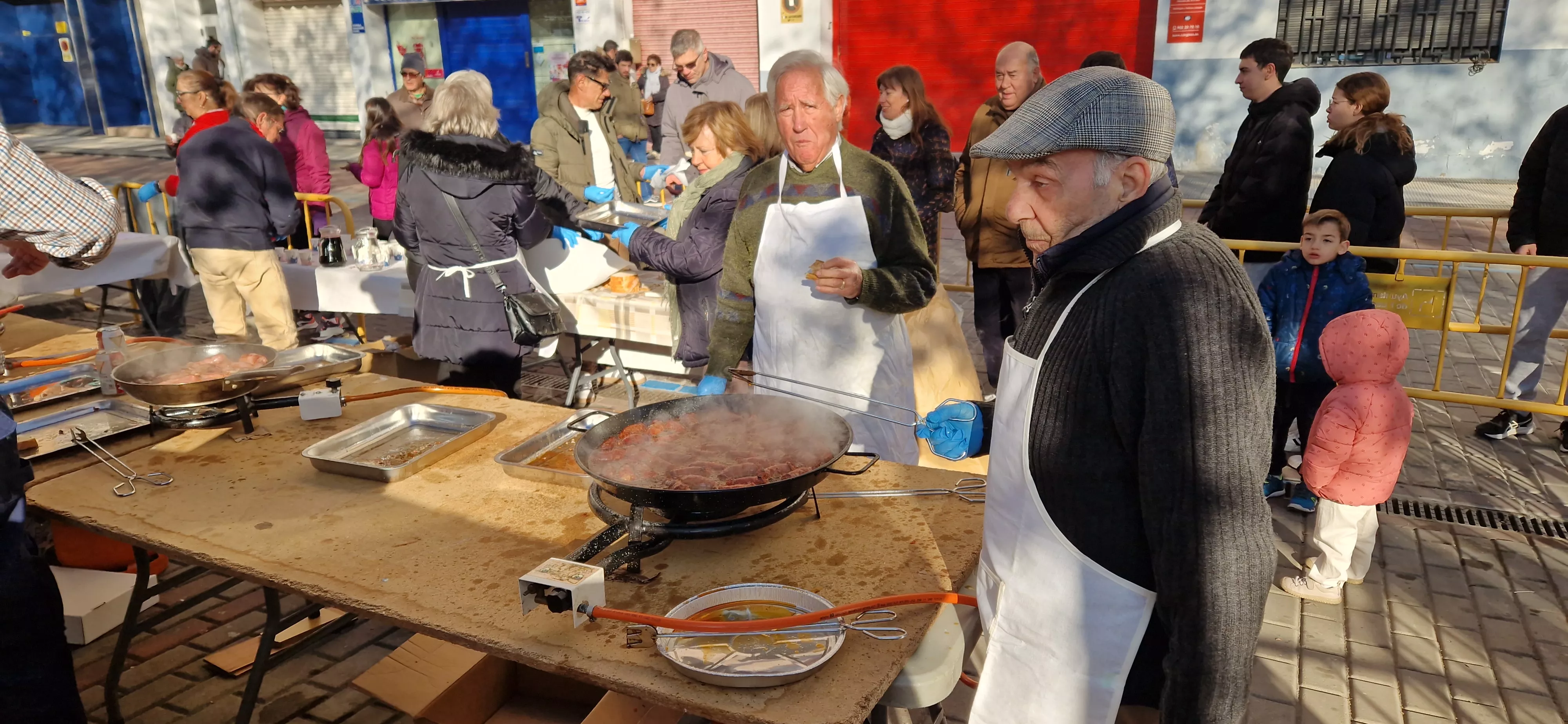 Almuerzo previo a la bendición de animales por San Antón. Foto Myriam Martínez 