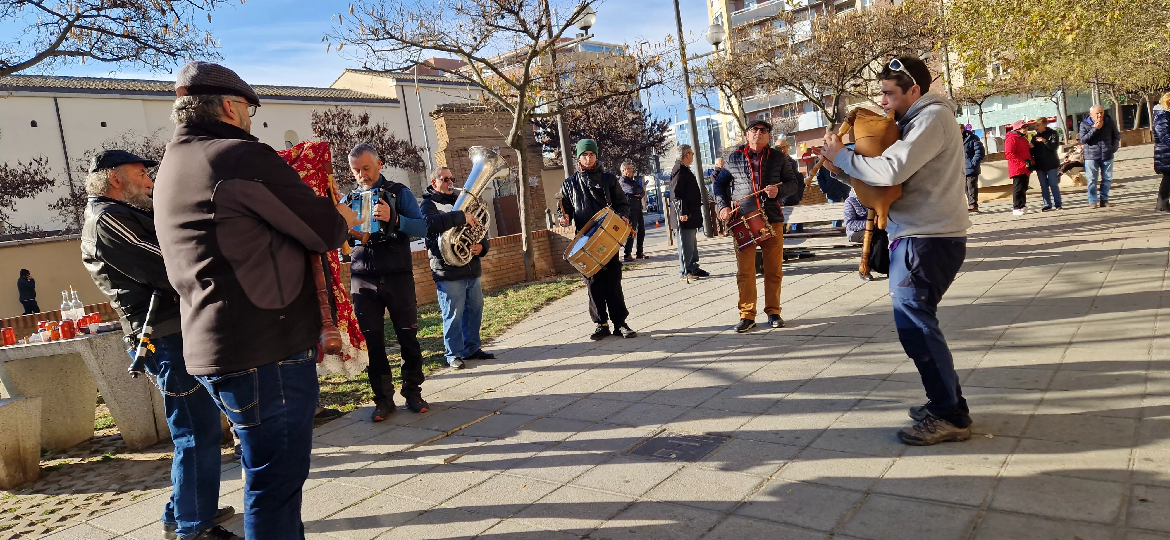 Los Gaiters de Terra Plana, actuando por San Antón. Foto Myriam Martínez 