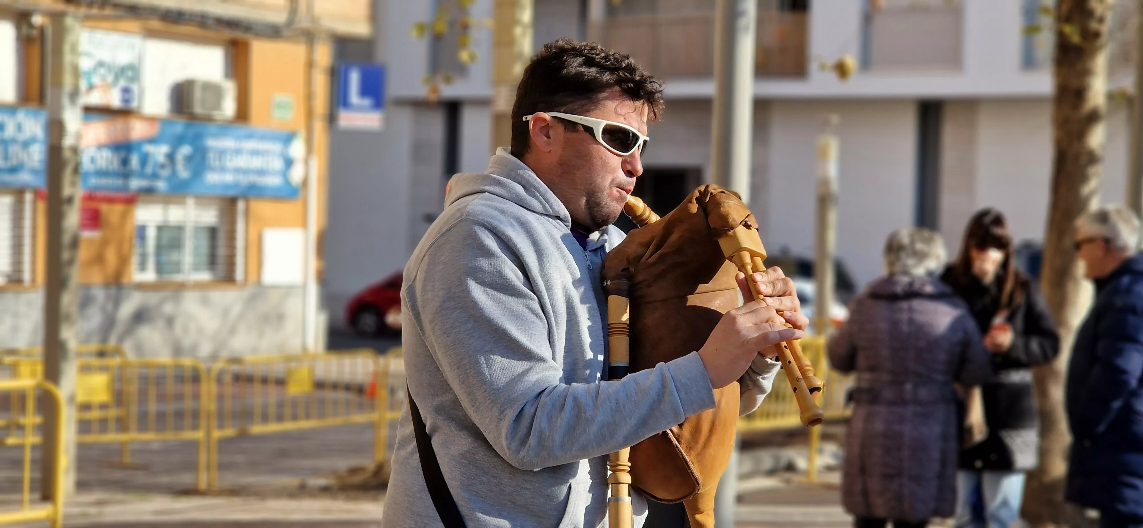 Los Gaiters de Terra Plana, actuando por San Antón. Foto Myriam Martínez 