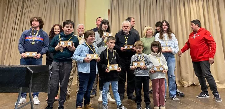 Foto de familia de los premiados.