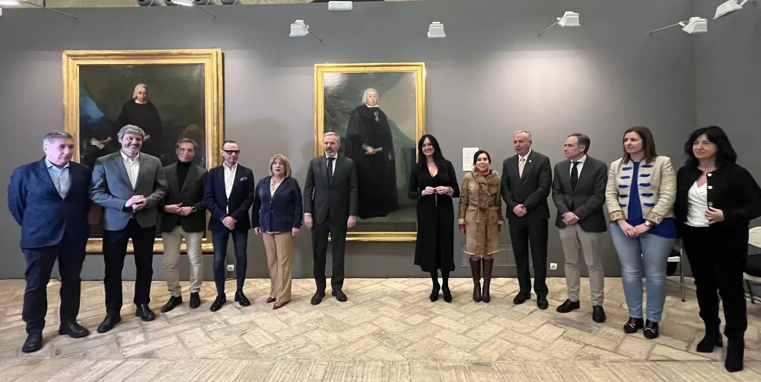 Los participantes en el acto posan con el cuadro de Goya que podrá visitarse en el Museo de Huesca. Los participantes en el acto posan con el cuadro de Goya que podrá visitarse en el Museo de Huesca.