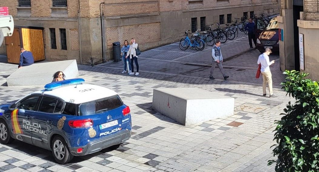 Policía Nacional por el Coso Alto de Huesca