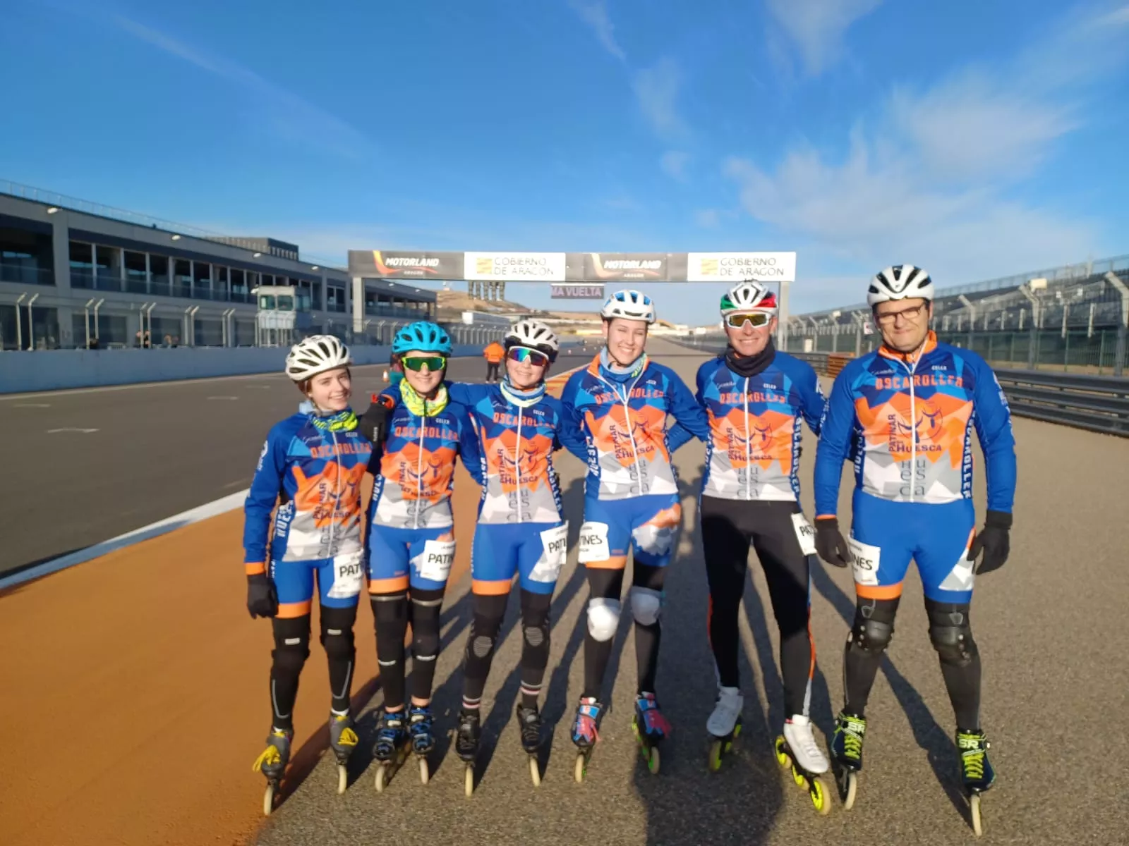 Los seis patinadores oscenses en Motorland.