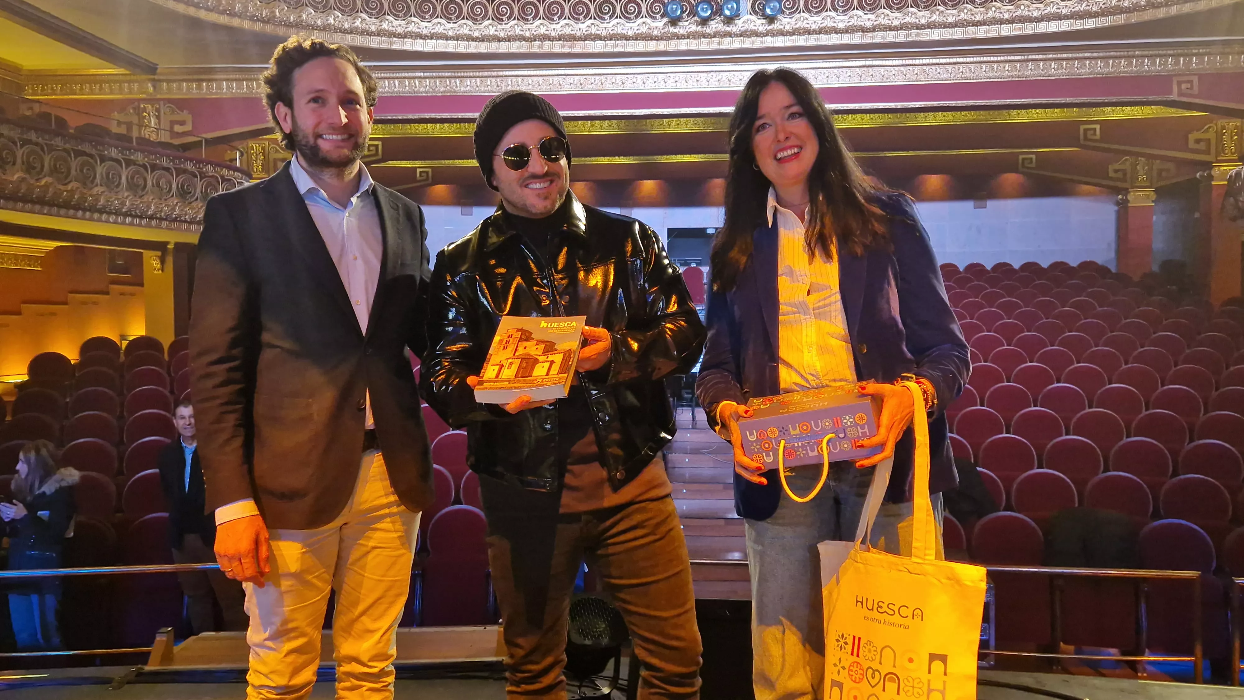 David Bustamante ha recibido varios obsequios de Claver y Orduna. Foto Myriam Martínez