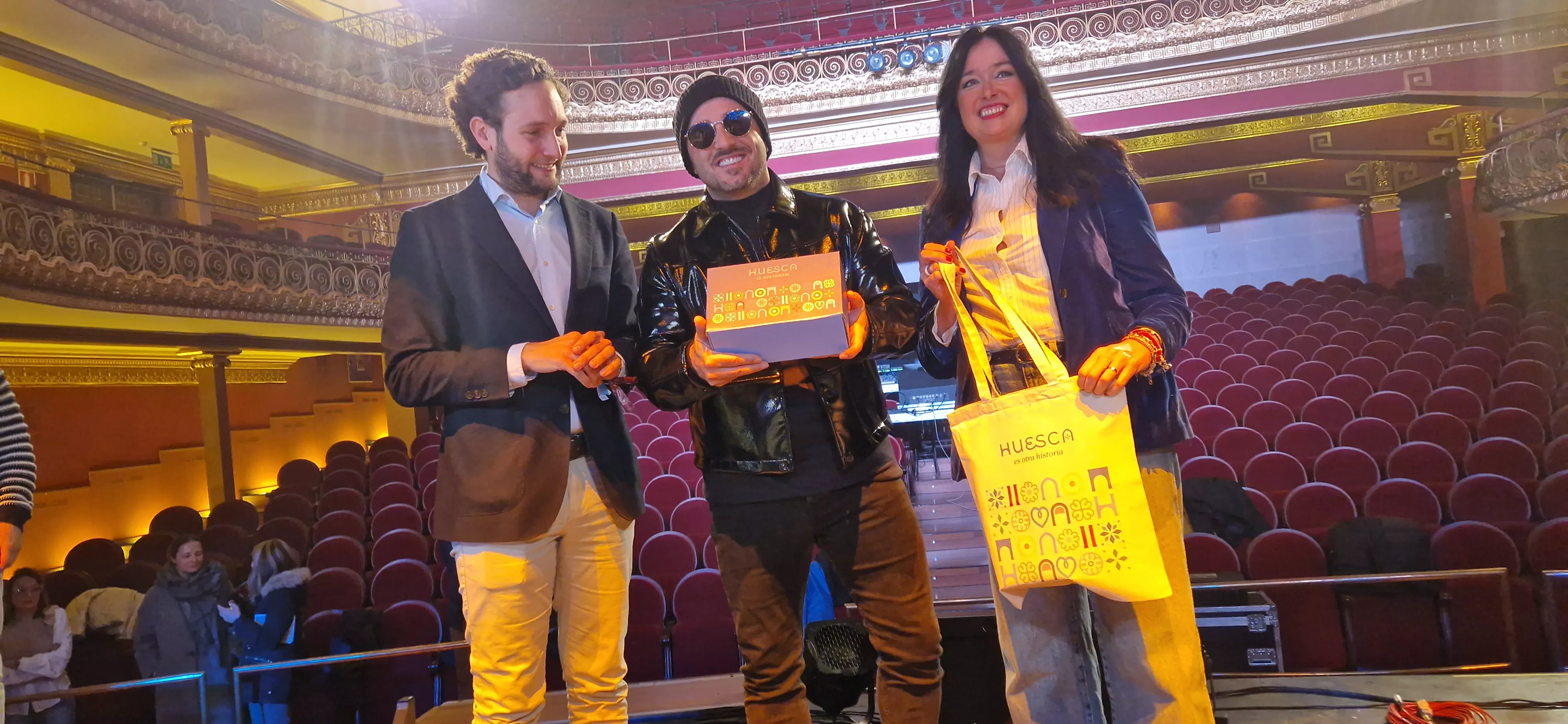 David Bustamante ha recibido varios obsequios de Claver y Orduna. Foto Myriam Martínez