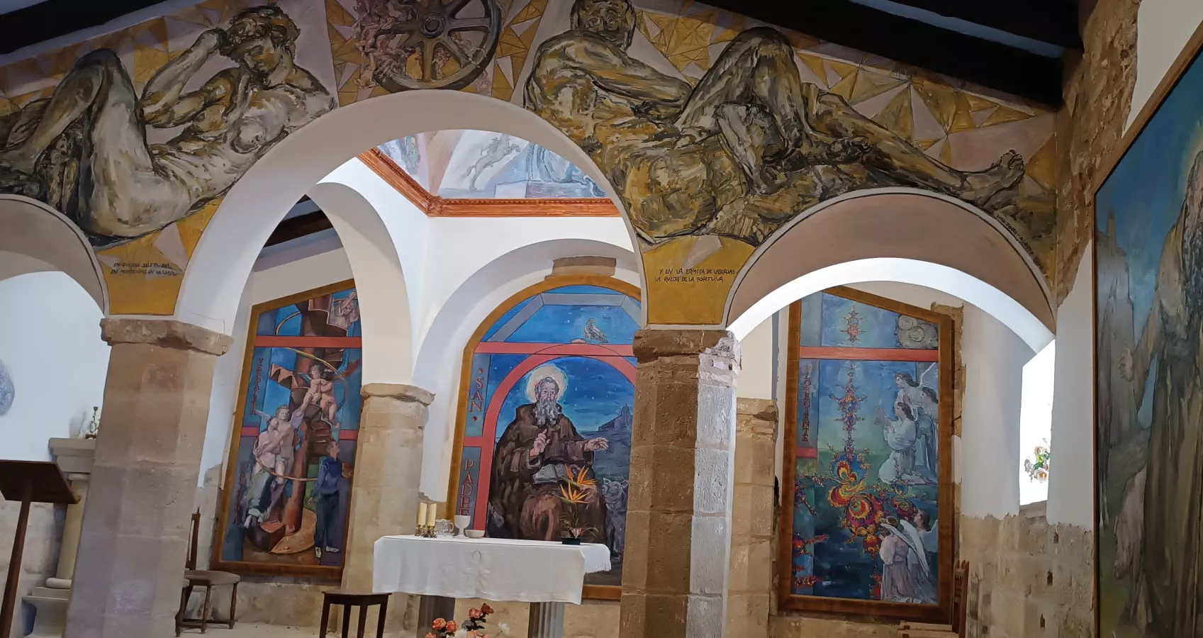 Interior de San Antón. Foto Peña Guara