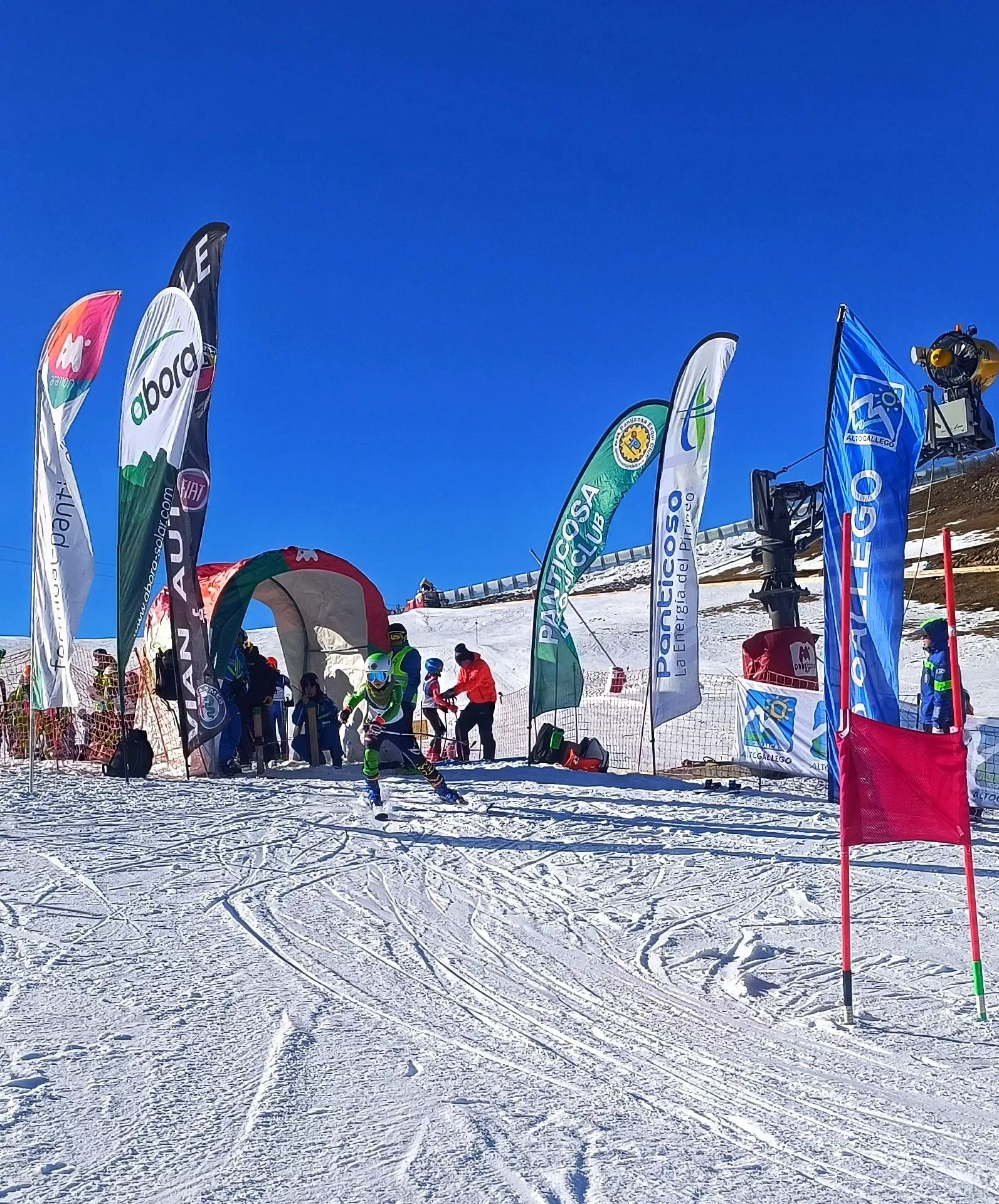 Imágenes del XVI Trofeo Panticosa de esquí