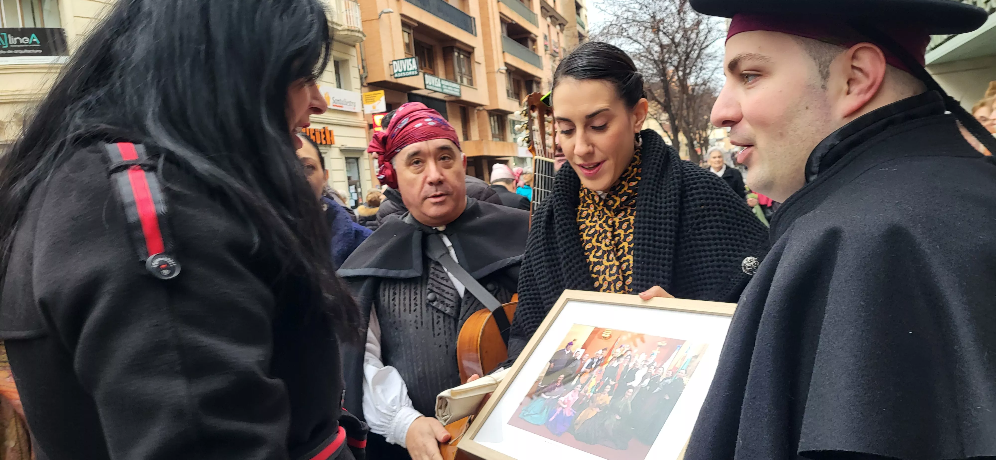 Ronda a San Vicente 2025 con Elenco Aragonés y el Grupo San Lorenzo. Foto Mercedes Manterola