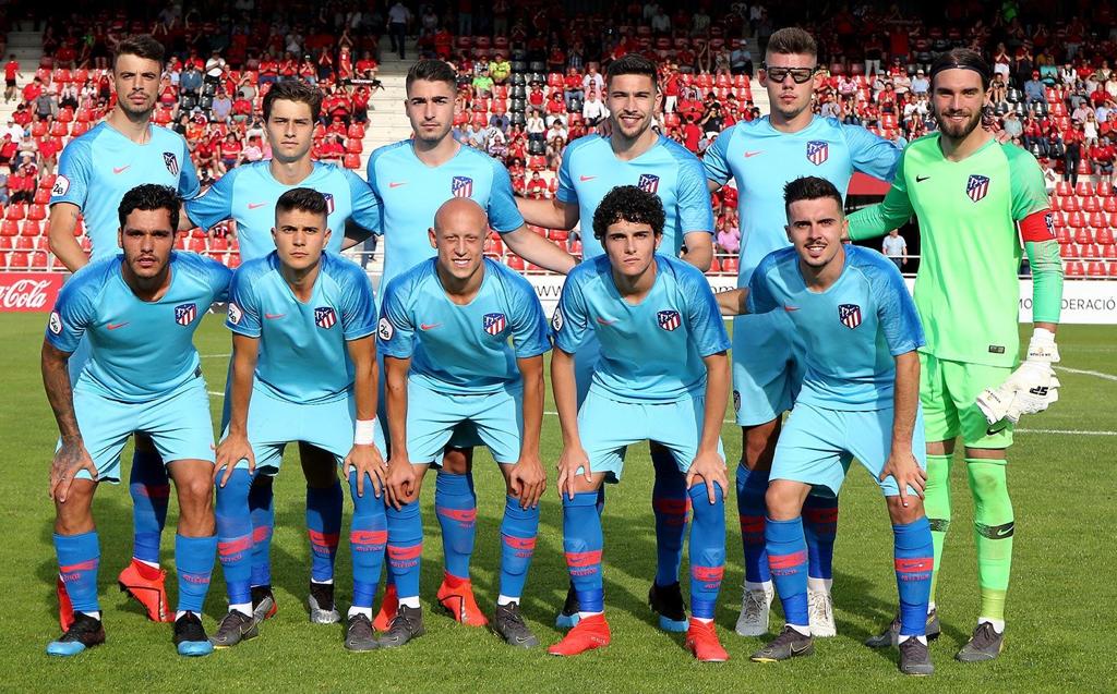 San Román, capitán del Atleti B; Joaquín Muñoz, abajo a la derecha, y Mollejo, en medio abajo.