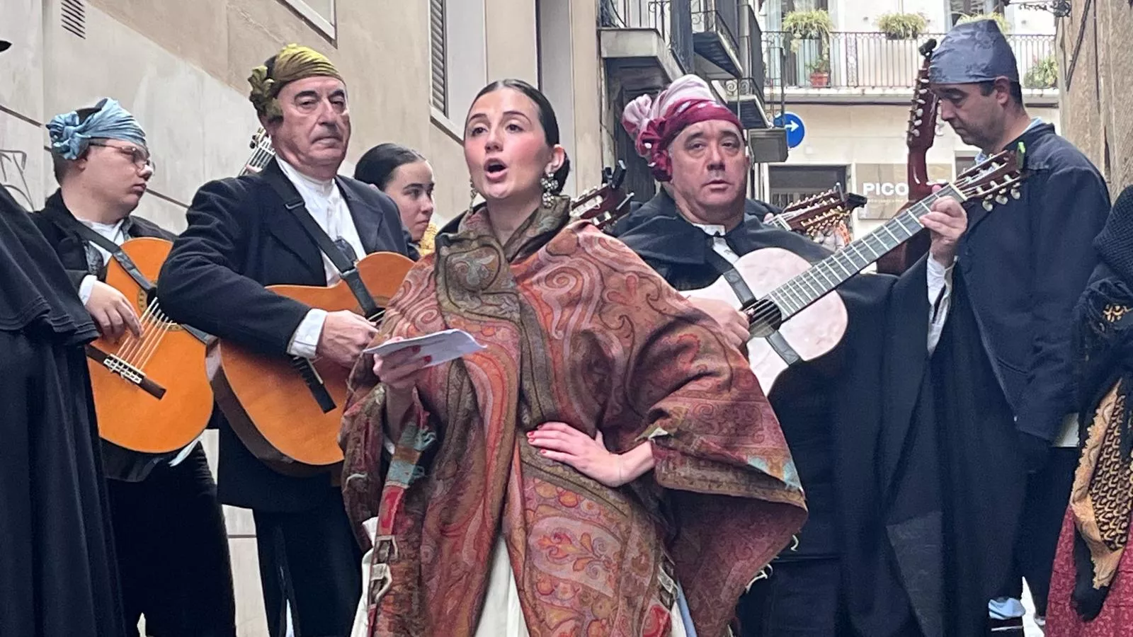Ronda a San Vicente 2025 con Elenco Aragonés y el Grupo San Lorenzo. Foto Mercedes Manterola