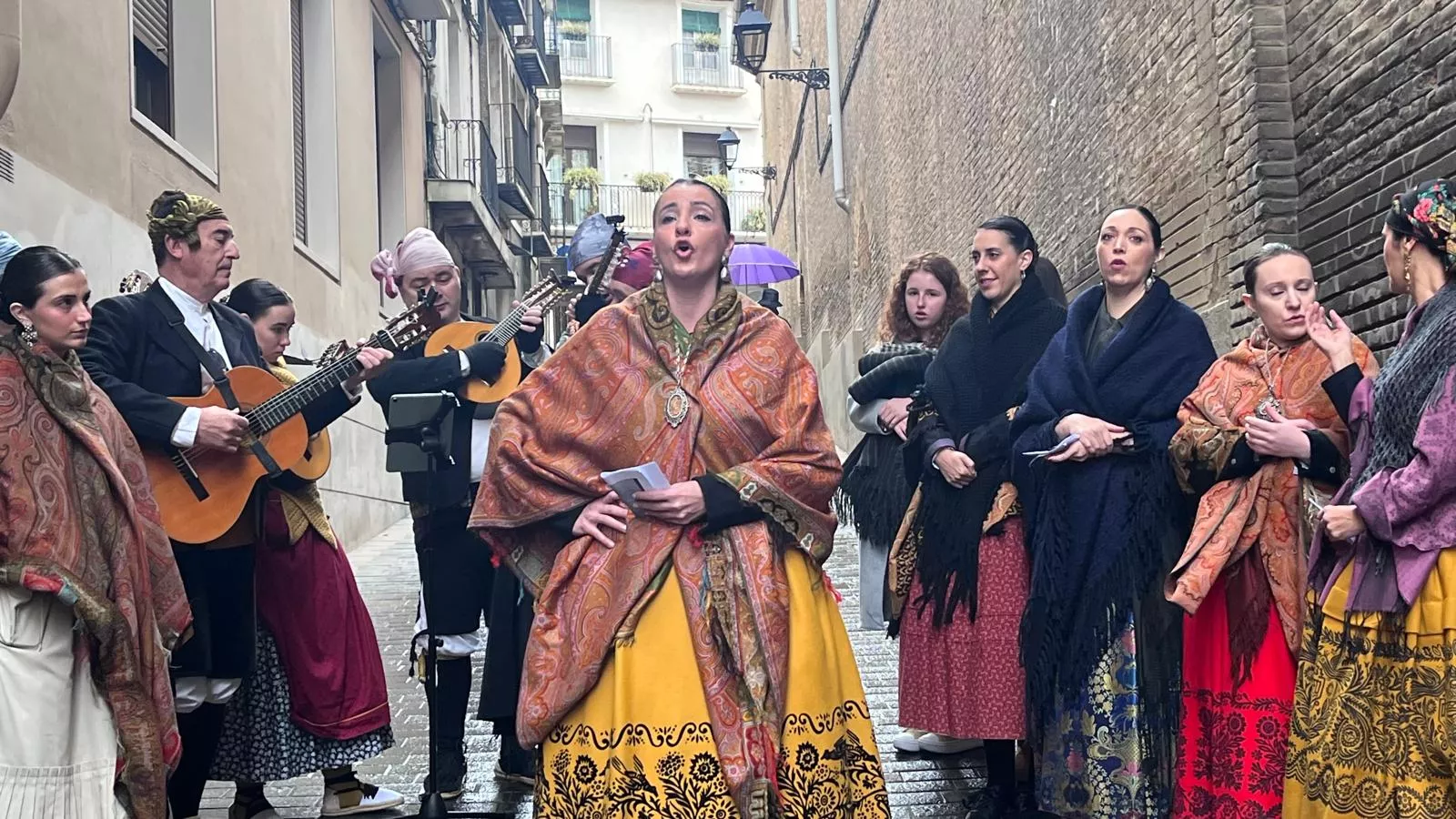 Ronda a San Vicente 2025 con Elenco Aragonés y el Grupo San Lorenzo. Foto Mercedes Manterola