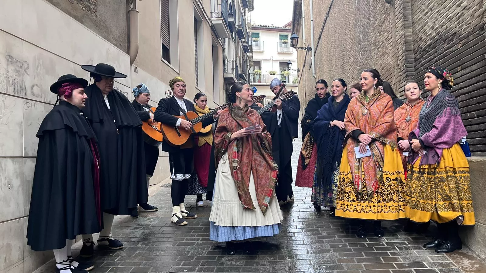 Ronda a San Vicente 2025 con Elenco Aragonés y el Grupo San Lorenzo. Foto Mercedes Manterola