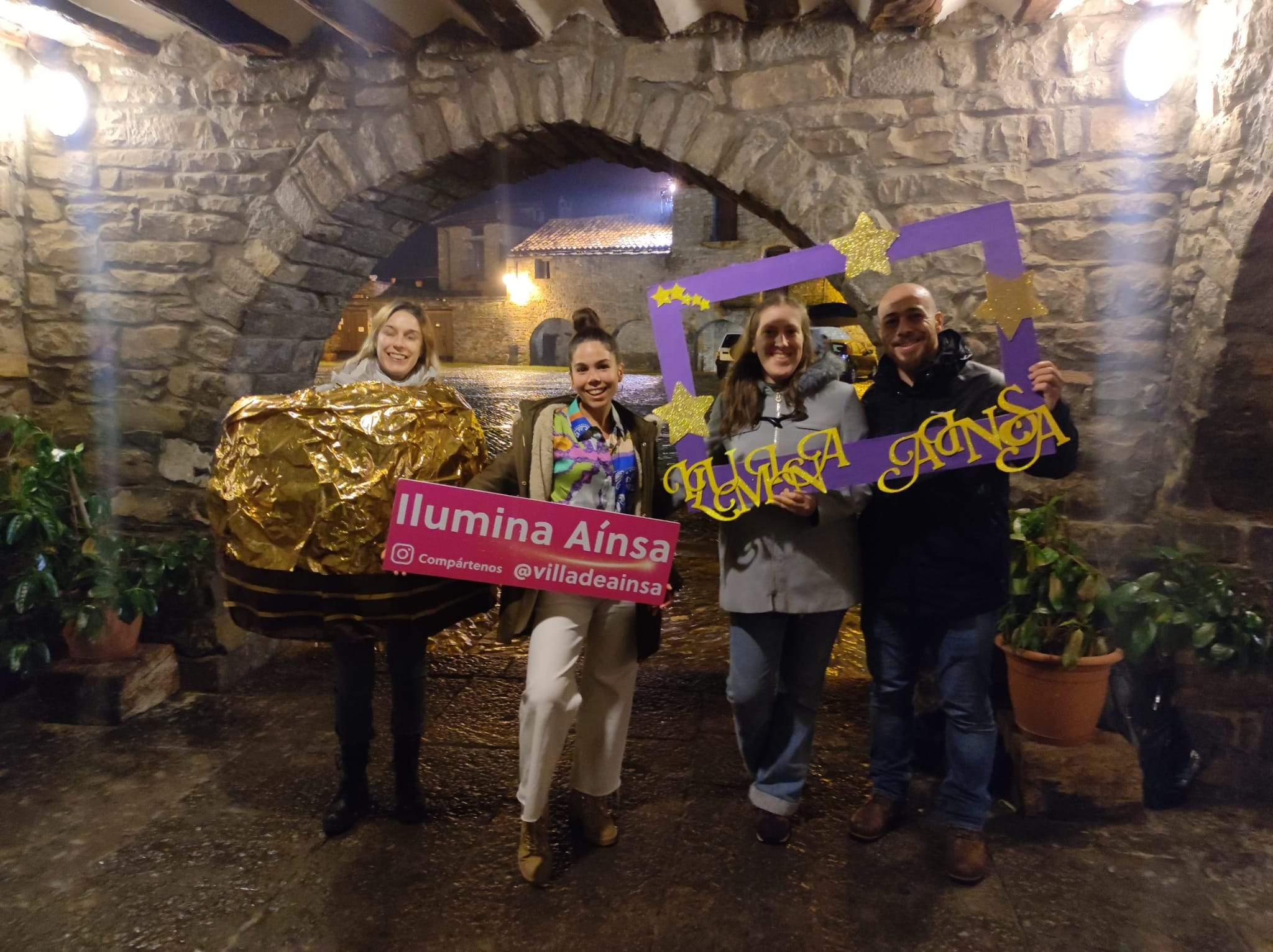 Aínsa vive con ilusión la última fase del concurso y ha preparado incluso un disfraz de bombón Ferrero Rocher