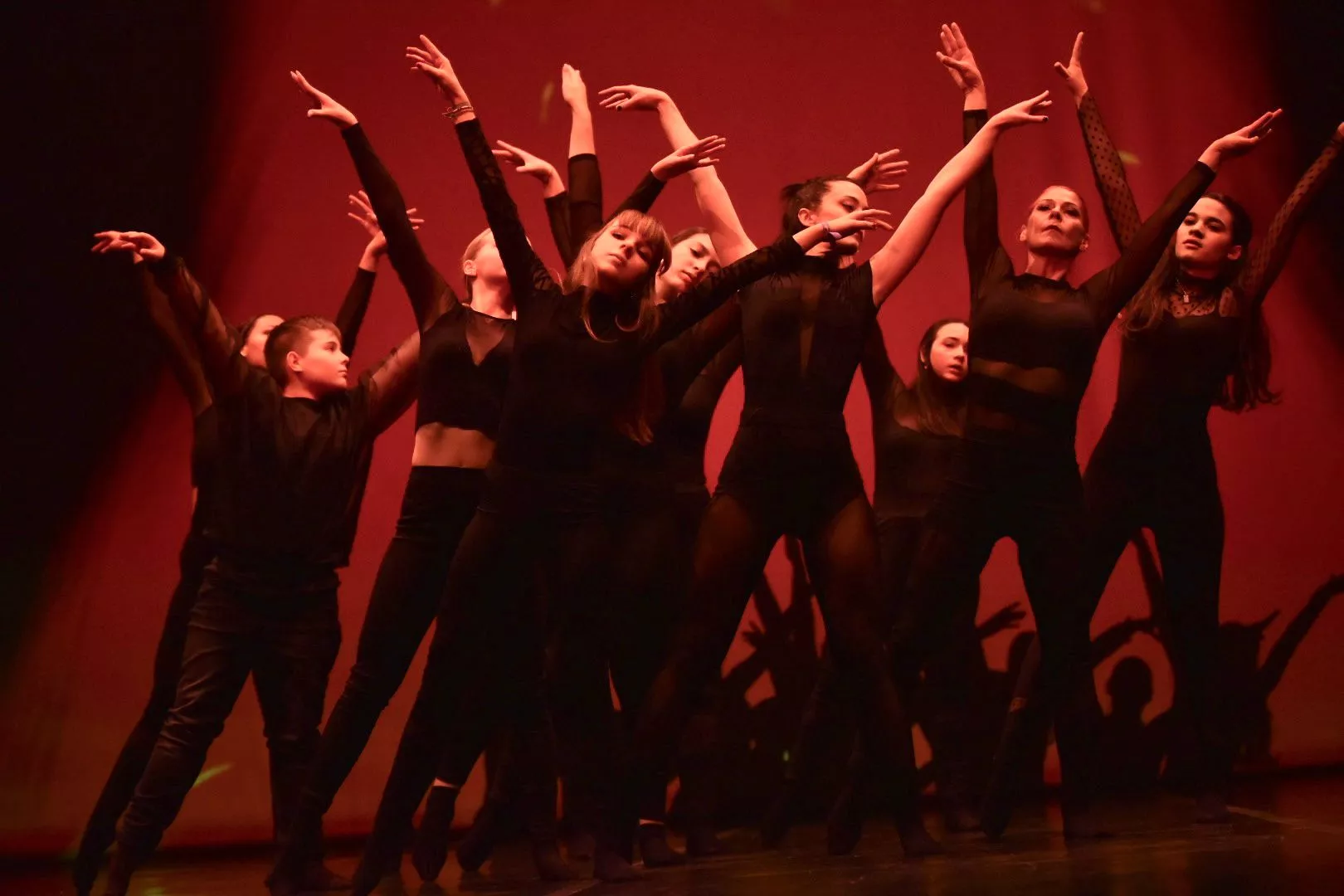Actuación de Bailalé, en la XXXI Muestra de Danza Ciudad de Huesca. Foto Escuela Bailalé