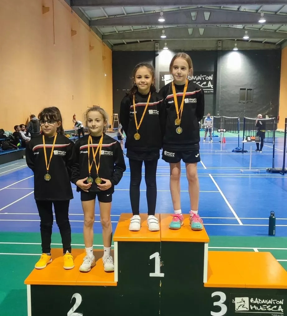 Imágenes del IV Torneo San Vicente de bádminton