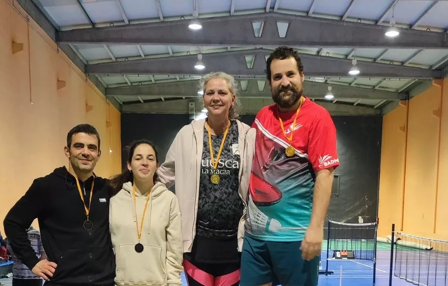 Imágenes del IV Torneo San Vicente de bádminton