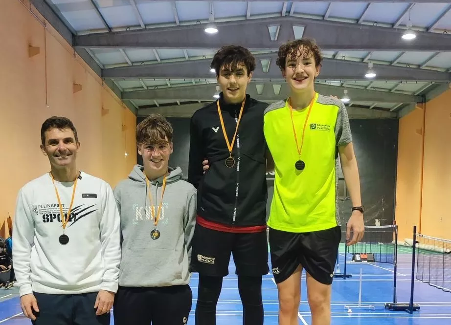 Imágenes del IV Torneo San Vicente de bádminton