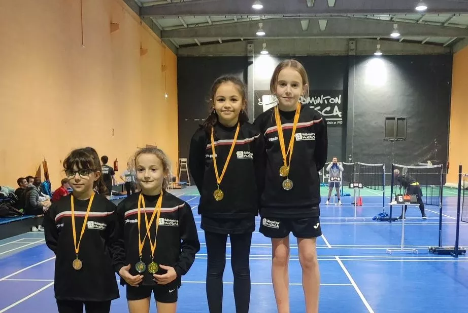 Imágenes del IV Torneo San Vicente de bádminton