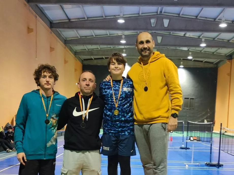 Imágenes del IV Torneo San Vicente de bádminton